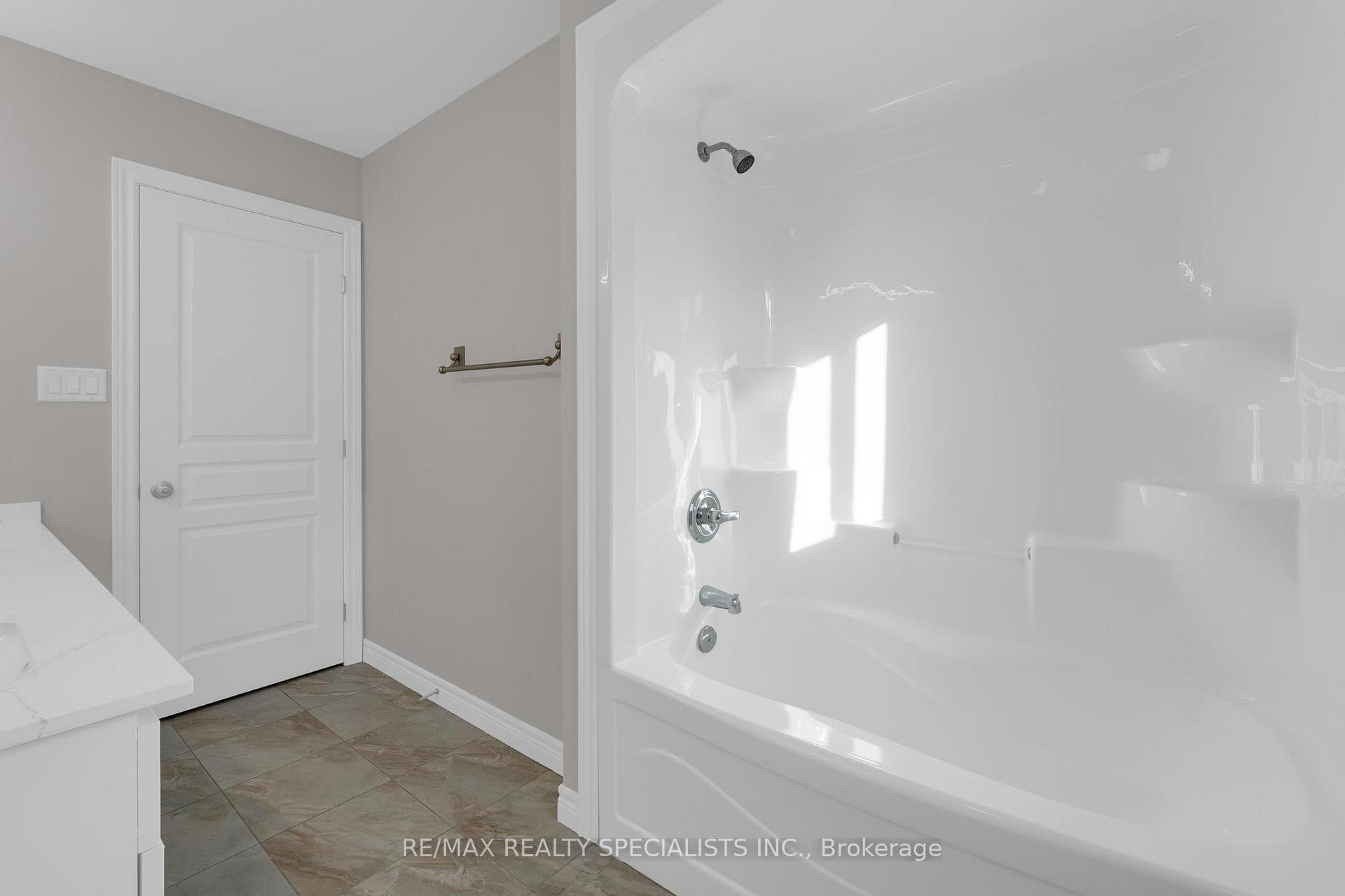 Photo 38 of 41 Donland Avenue, Grimsby, Grimsby West — HOMEH