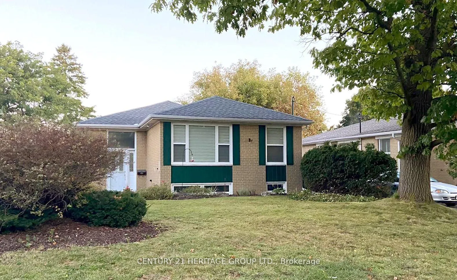 Photo 2 of 70 Richardson Drive, Aurora, Aurora Heights — HOMEH