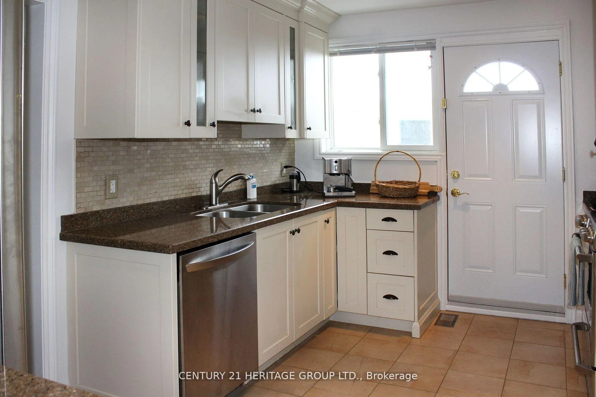 Photo 3 of 70 Richardson Drive, Aurora, Aurora Heights — HOMEH