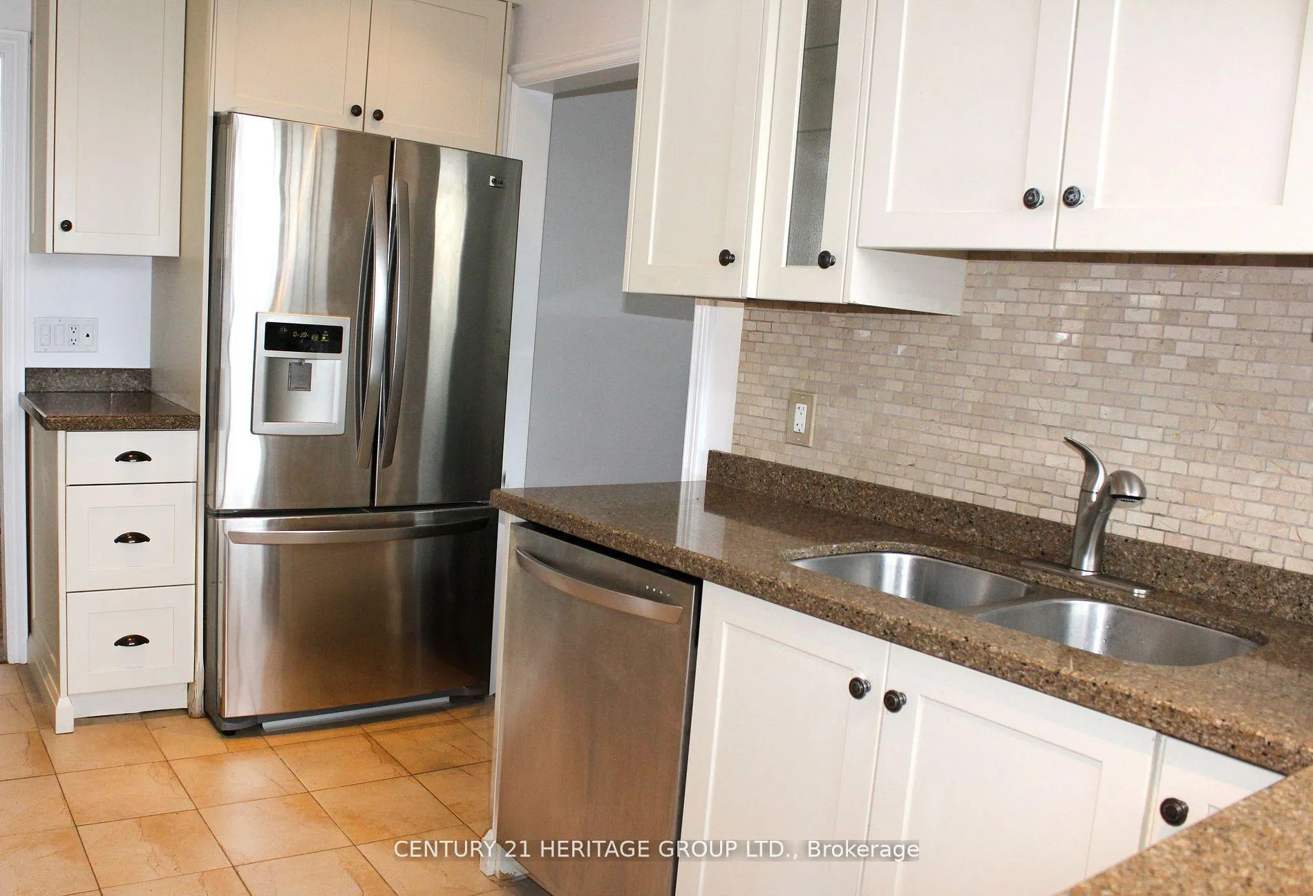 Photo 6 of 70 Richardson Drive, Aurora, Aurora Heights — HOMEH