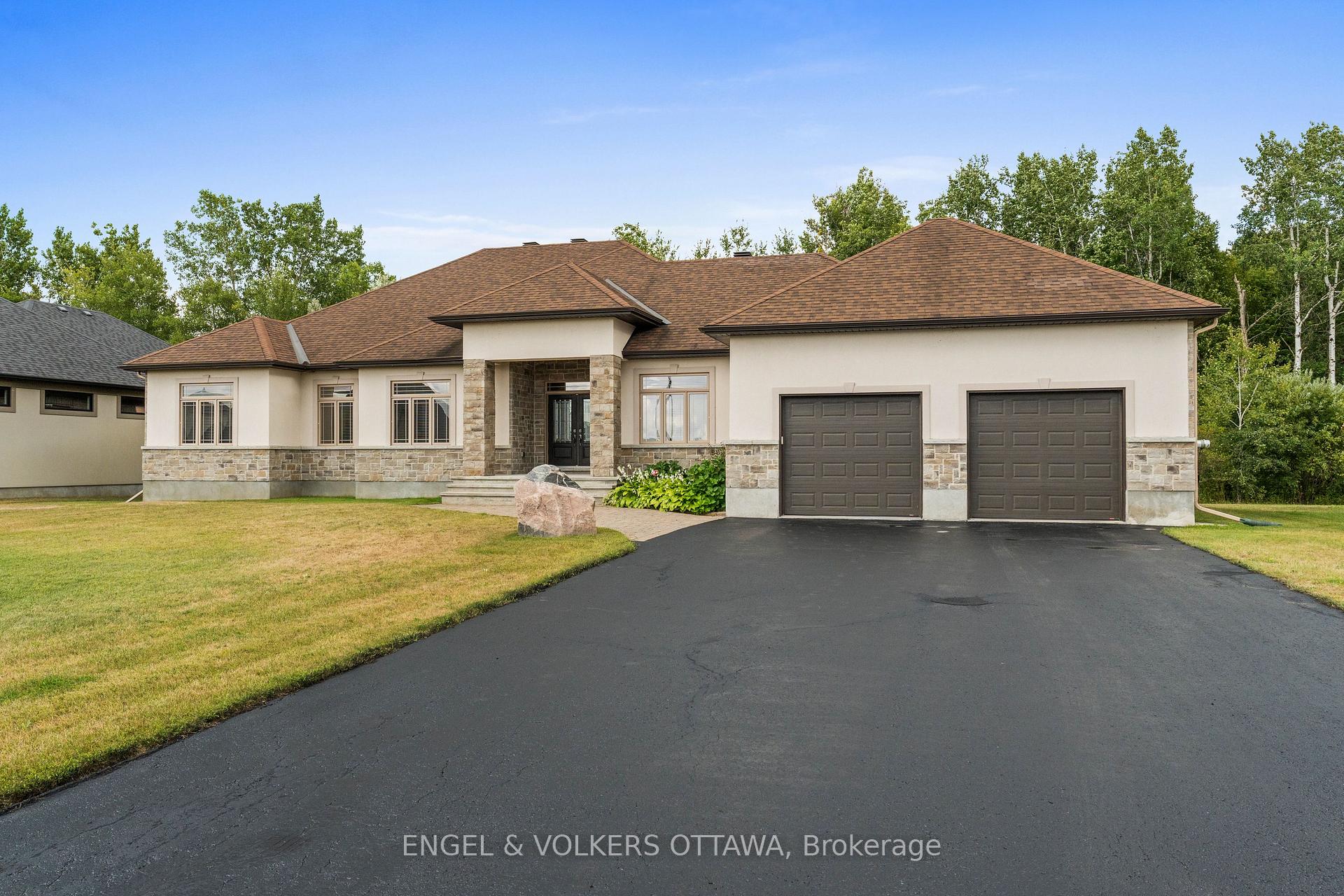 Photo 2 of 7510 Village Centre Place, Ottawa, Osgoode Twp North of Reg Rd 6 — HOMEH