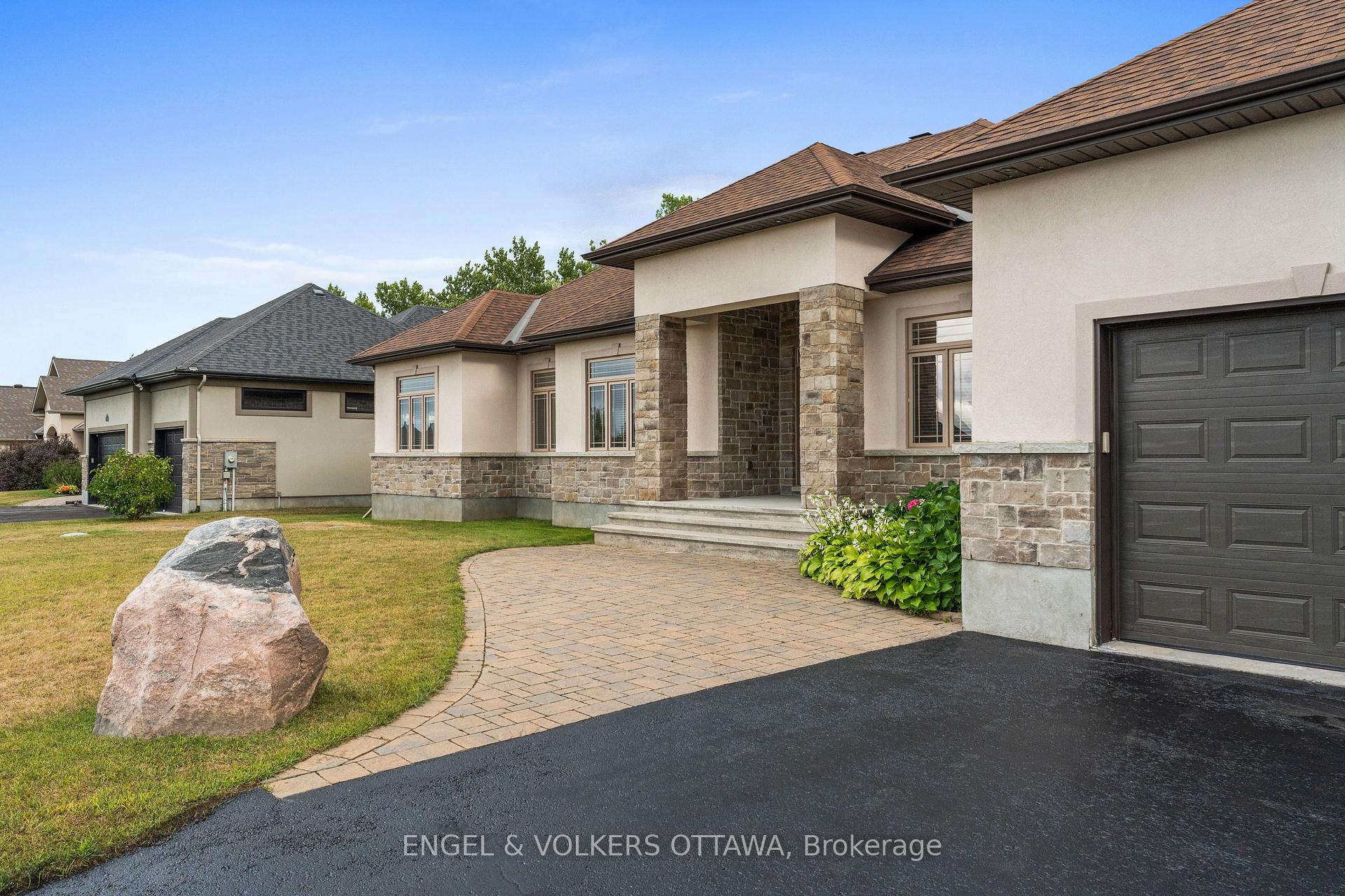 Photo 3 of 7510 Village Centre Place, Ottawa, Osgoode Twp North of Reg Rd 6 — HOMEH