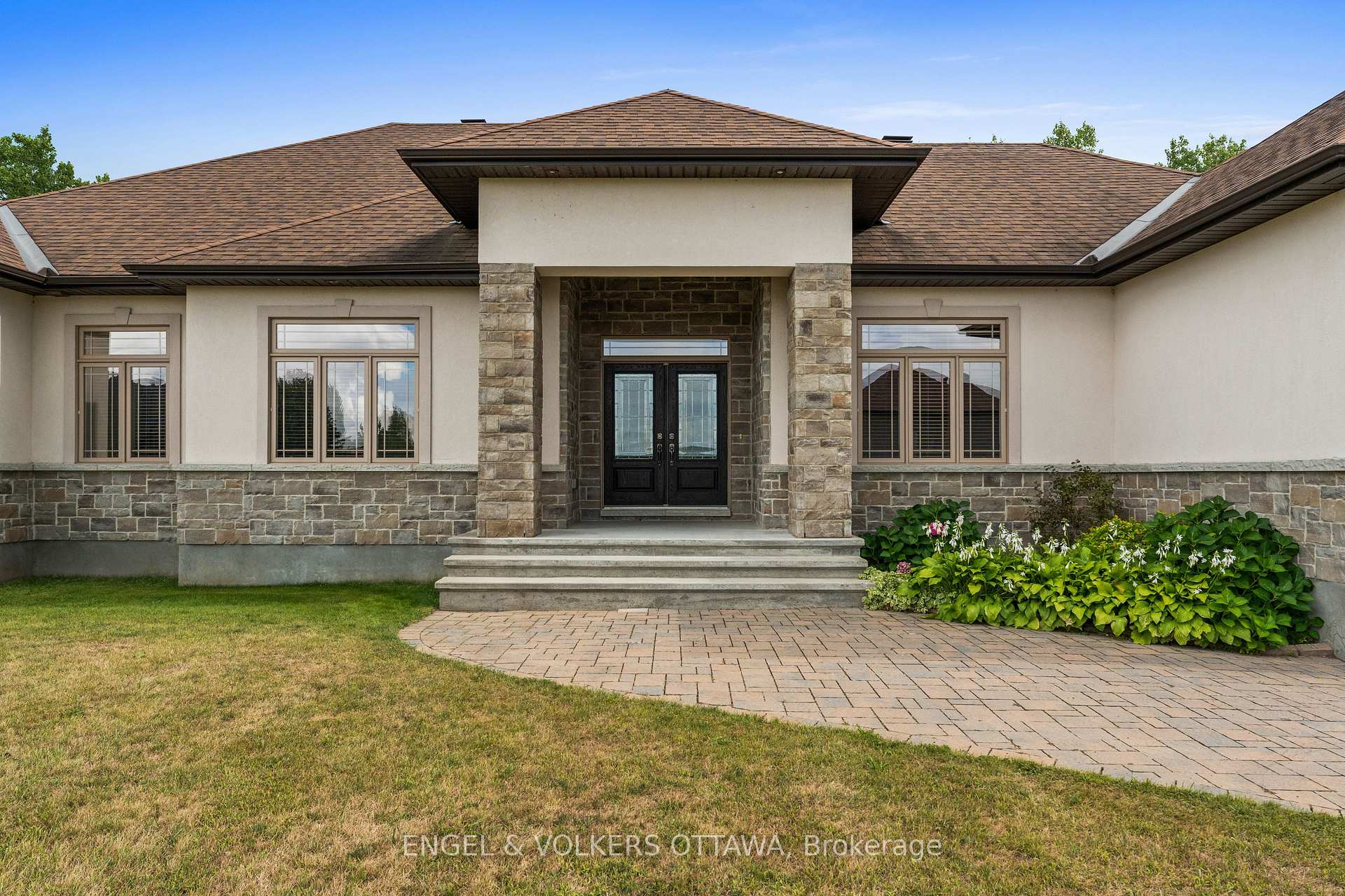 Photo 4 of 7510 Village Centre Place, Ottawa, Osgoode Twp North of Reg Rd 6 — HOMEH