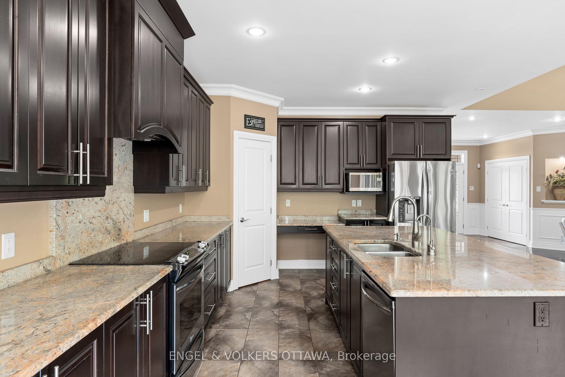 Photo 10 of 7510 Village Centre Place, Ottawa, Osgoode Twp North of Reg Rd 6 — HOMEH