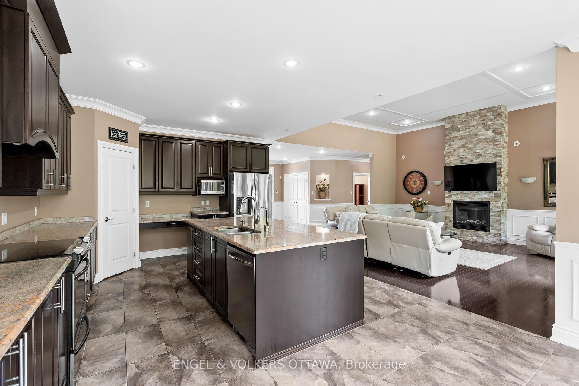 Photo 11 of 7510 Village Centre Place, Ottawa, Osgoode Twp North of Reg Rd 6 — HOMEH
