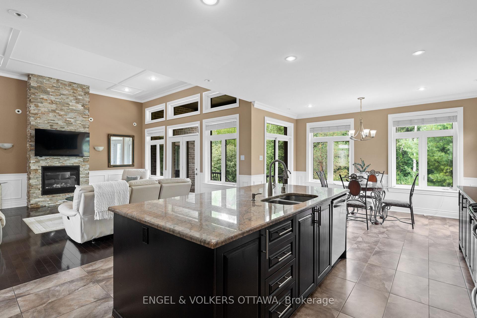 Photo 12 of 7510 Village Centre Place, Ottawa, Osgoode Twp North of Reg Rd 6 — HOMEH