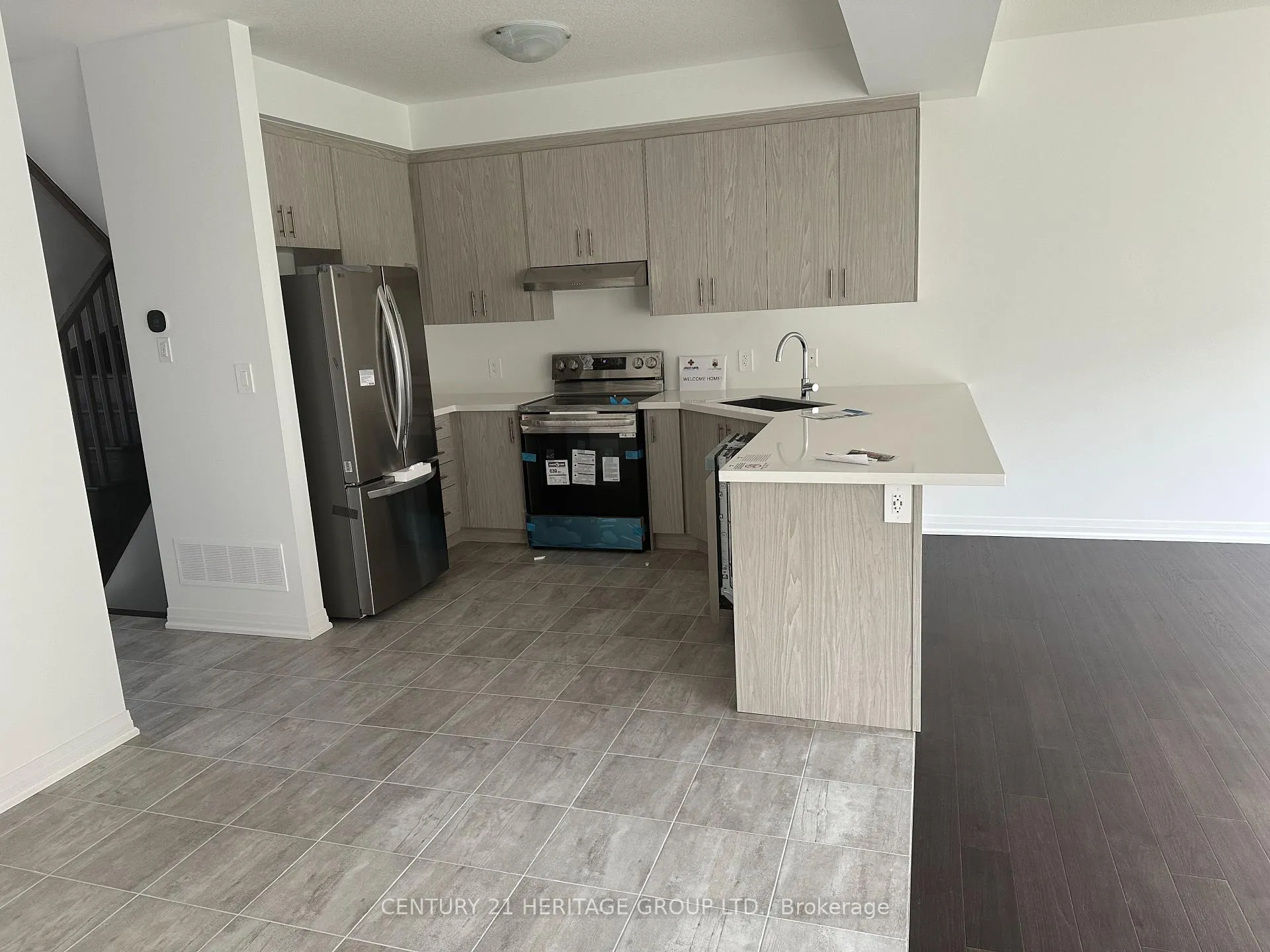 Photo 1 of 221 Cittadella Boulevard, Hamilton, Hannon — HOMEH