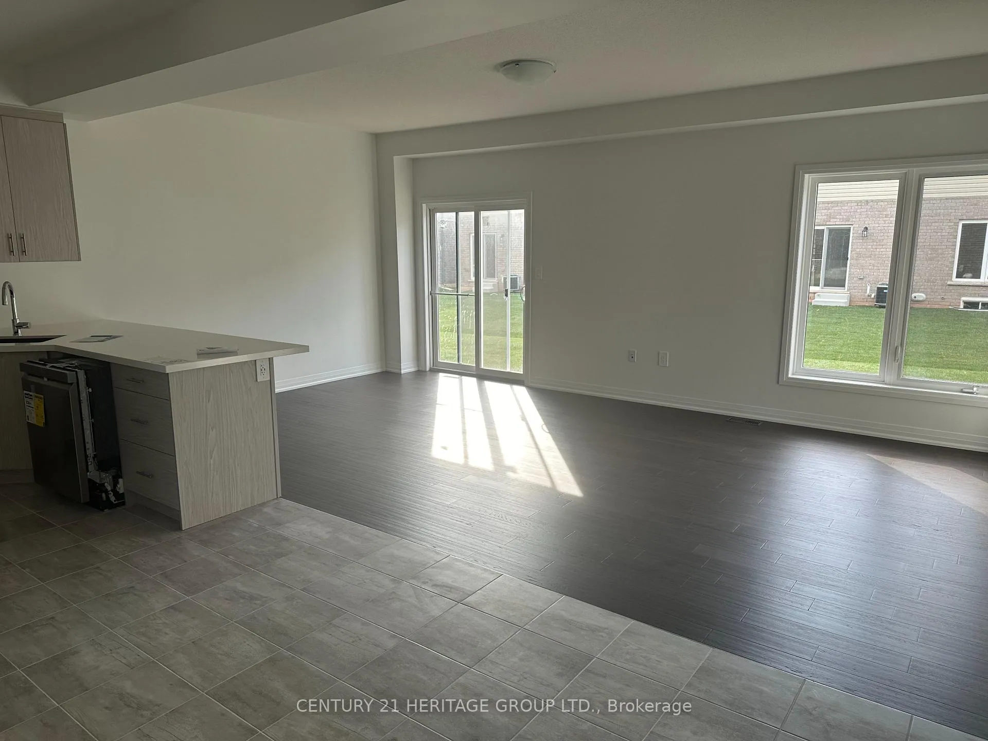 Photo 2 of 221 Cittadella Boulevard, Hamilton, Hannon — HOMEH