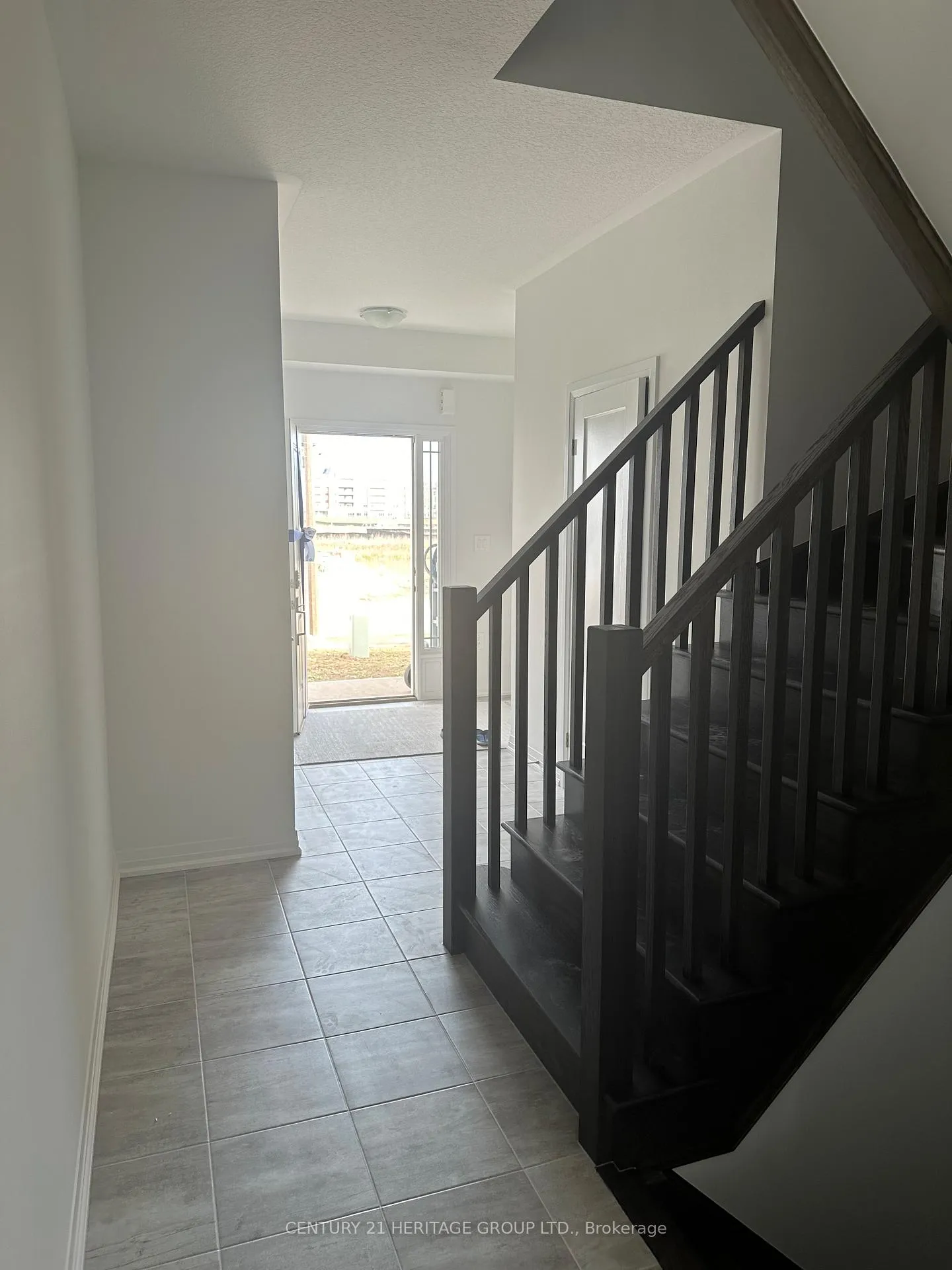 Photo 4 of 221 Cittadella Boulevard, Hamilton, Hannon — HOMEH