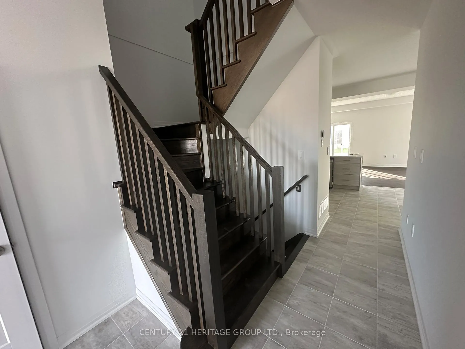 Photo 5 of 221 Cittadella Boulevard, Hamilton, Hannon — HOMEH
