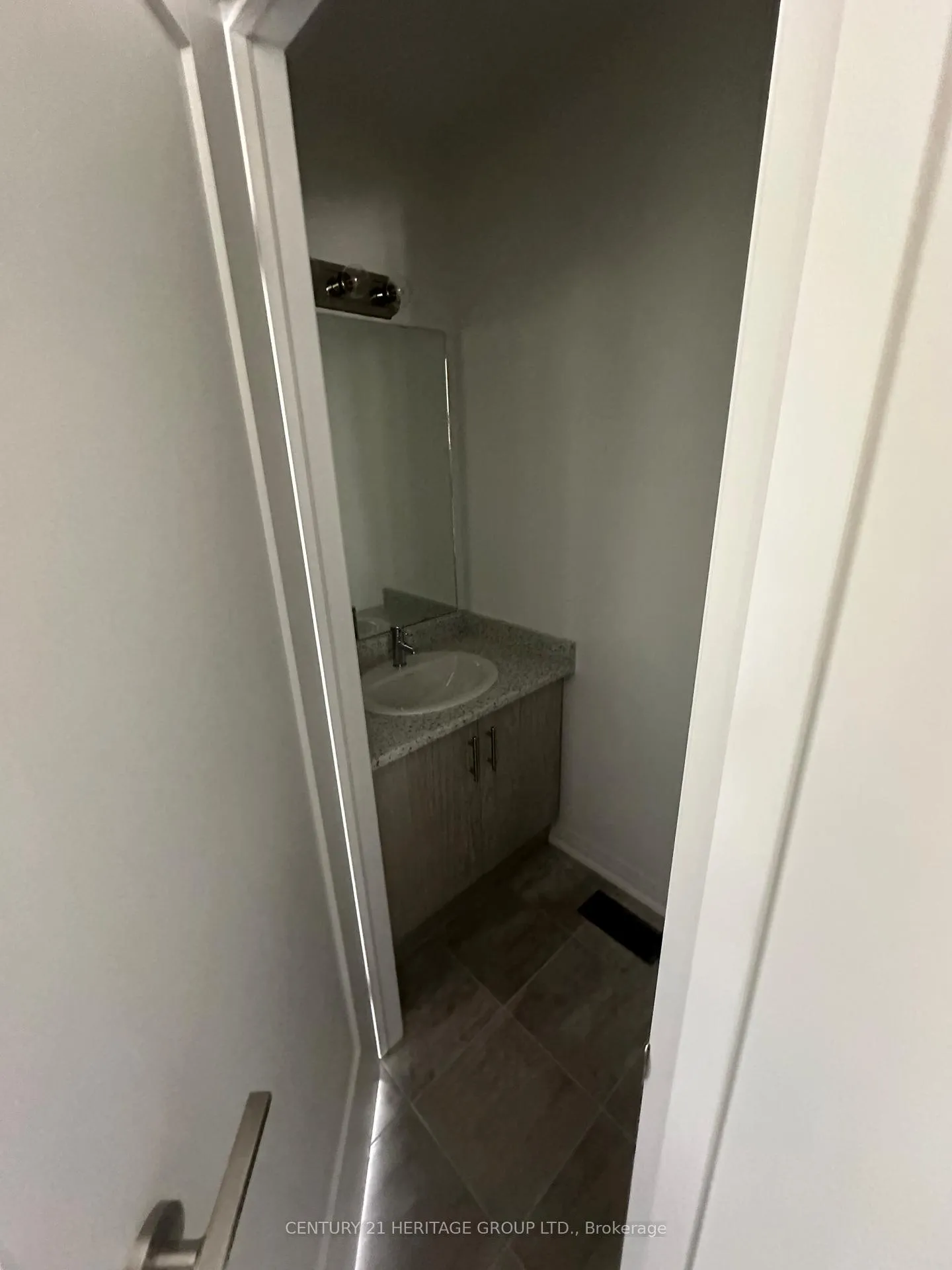 Photo 6 of 221 Cittadella Boulevard, Hamilton, Hannon — HOMEH