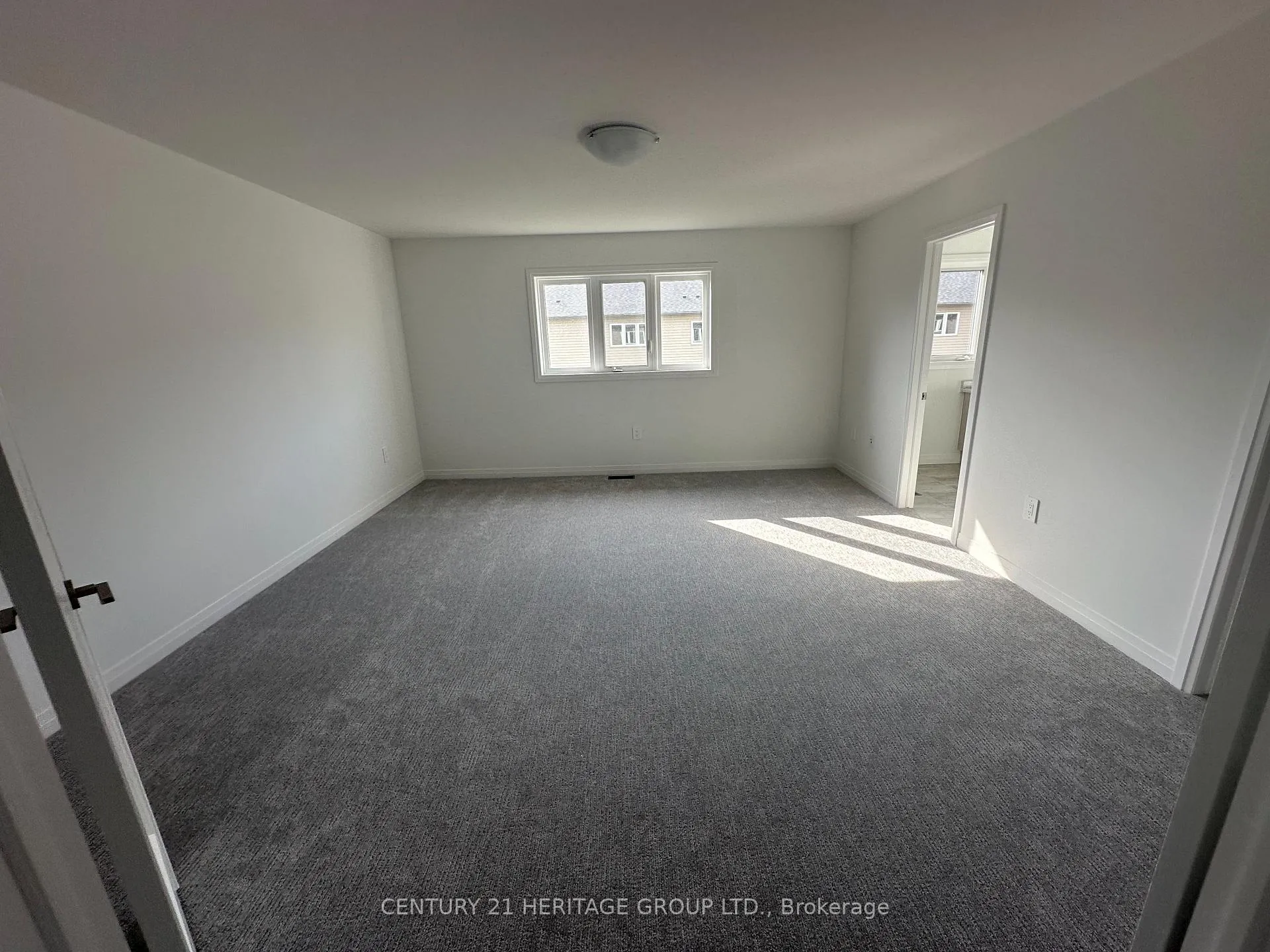 Photo 8 of 221 Cittadella Boulevard, Hamilton, Hannon — HOMEH