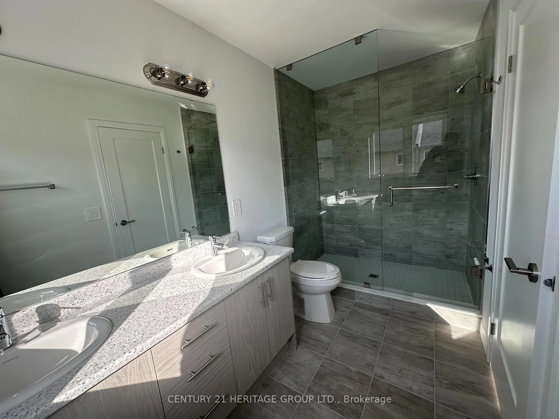 Photo 10 of 221 Cittadella Boulevard, Hamilton, Hannon — HOMEH