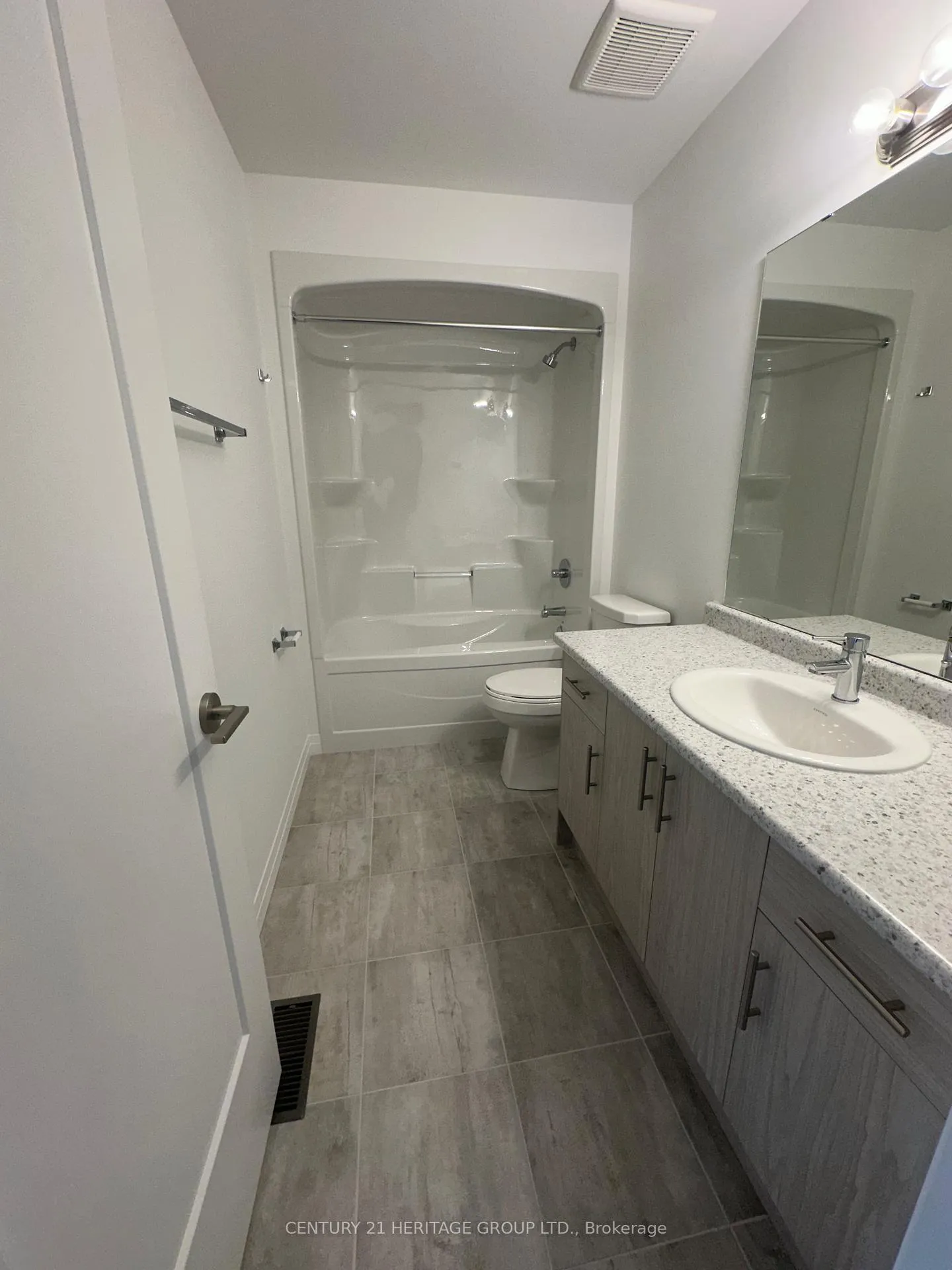Photo 12 of 221 Cittadella Boulevard, Hamilton, Hannon — HOMEH