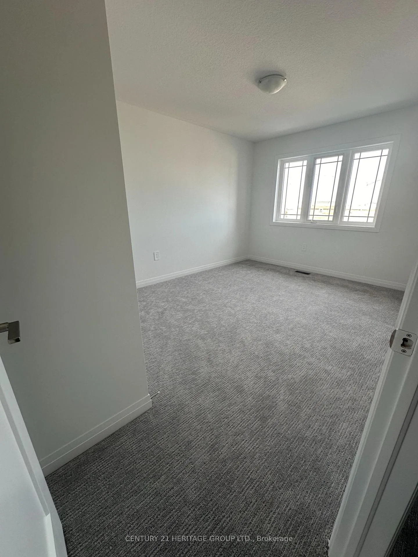 Photo 13 of 221 Cittadella Boulevard, Hamilton, Hannon — HOMEH