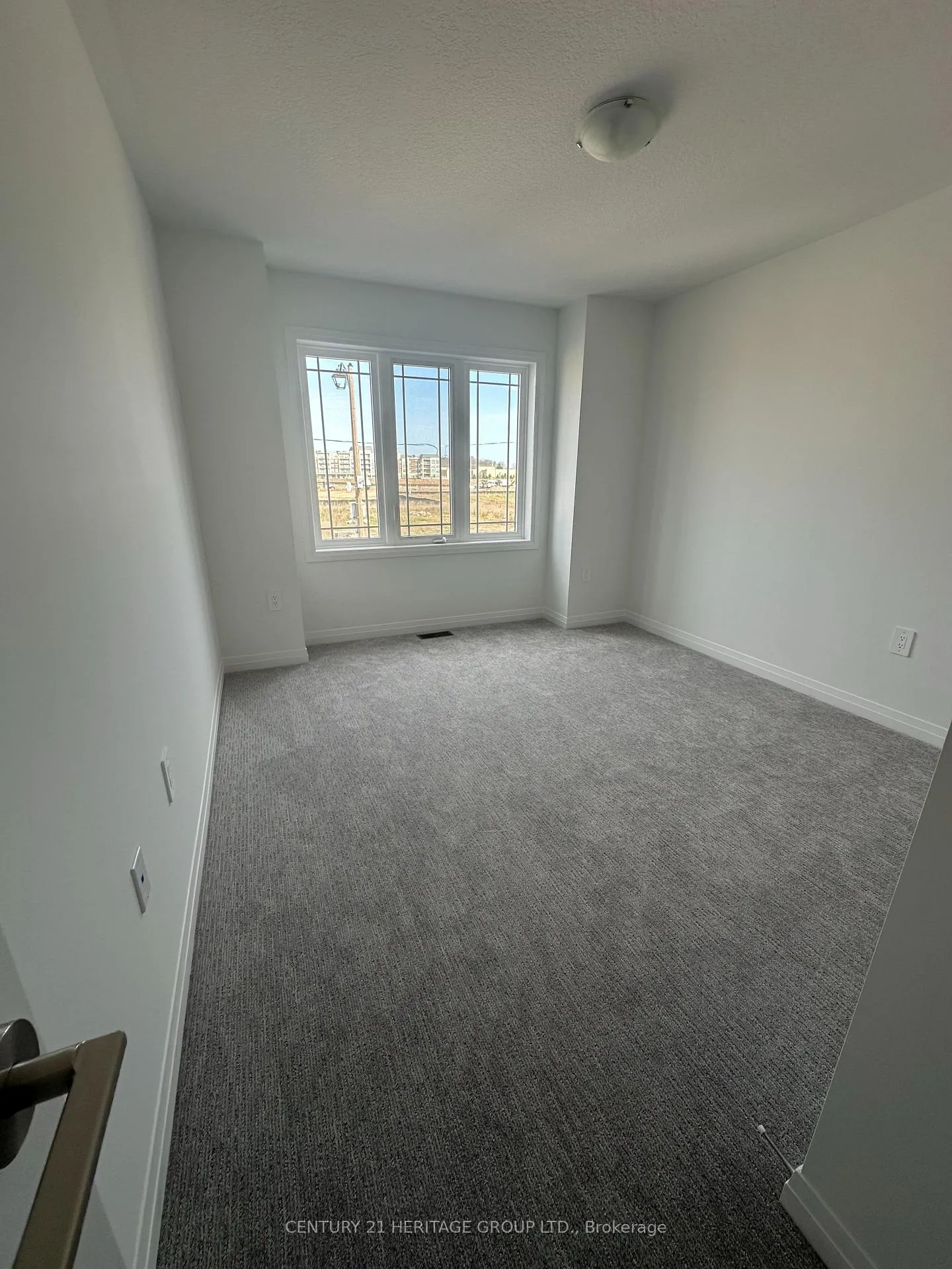 Photo 14 of 221 Cittadella Boulevard, Hamilton, Hannon — HOMEH