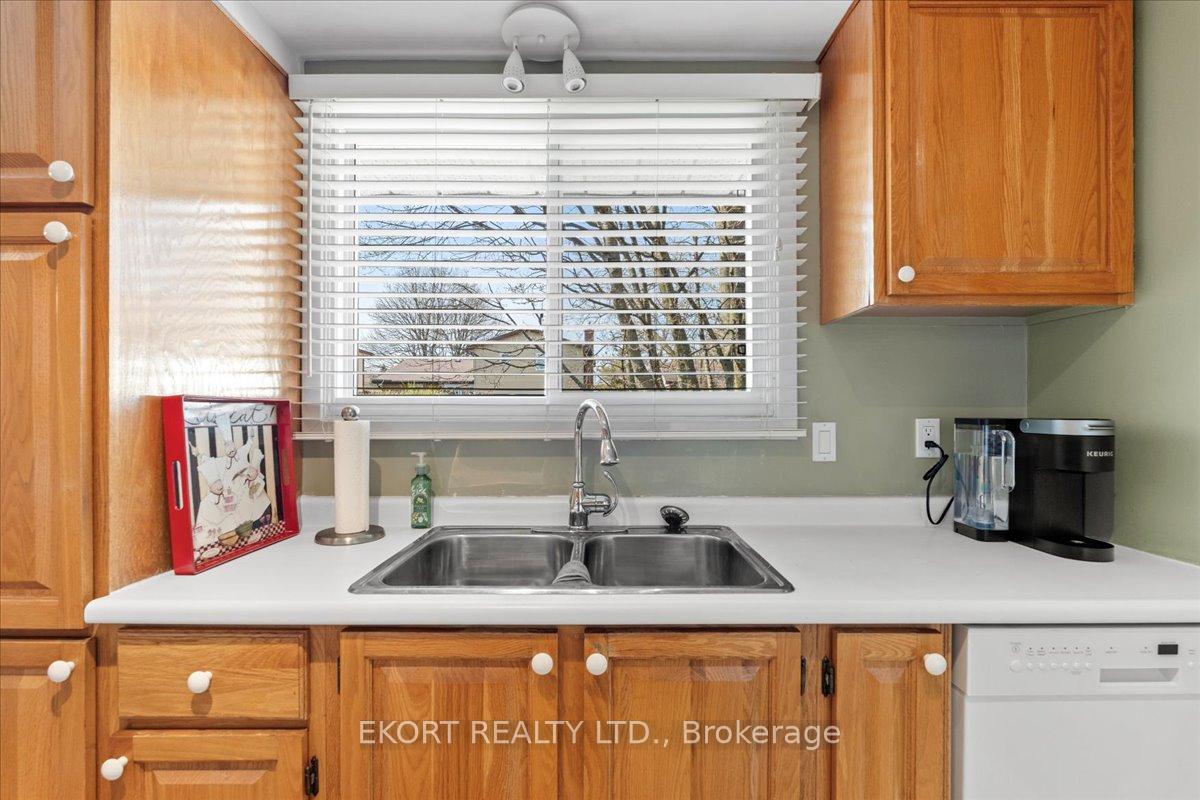 Photo 14 of 53 Kensington Crescent W, Belleville, Belleville Ward — HOMEH