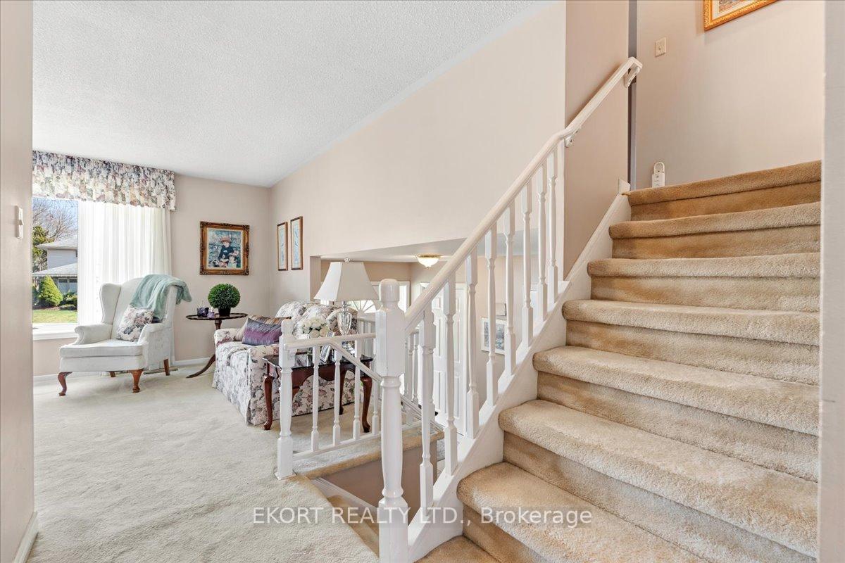 Photo 16 of 53 Kensington Crescent W, Belleville, Belleville Ward — HOMEH
