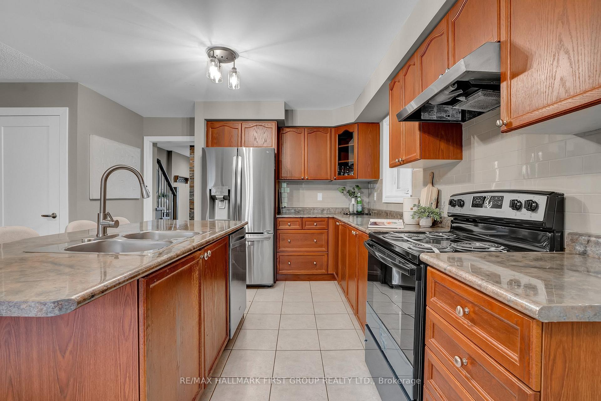 Photo 12 of 75 Ashbury Boulevard, Ajax, South East — HOMEH