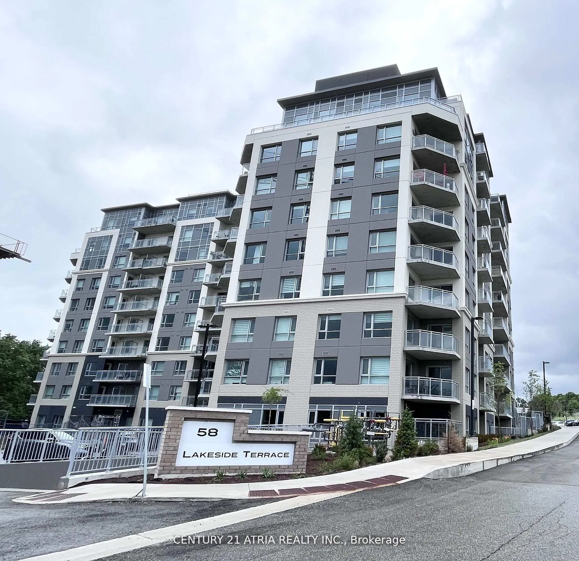 Front of Unit 1016, 58 Lakeside Terrace