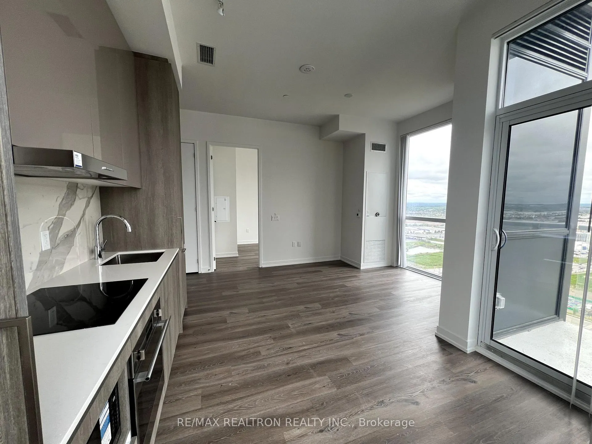 Photo 9 of Unit 3710, 225 Commerce Street, Vaughan, Vaughan Corporate Centre — HOMEH
