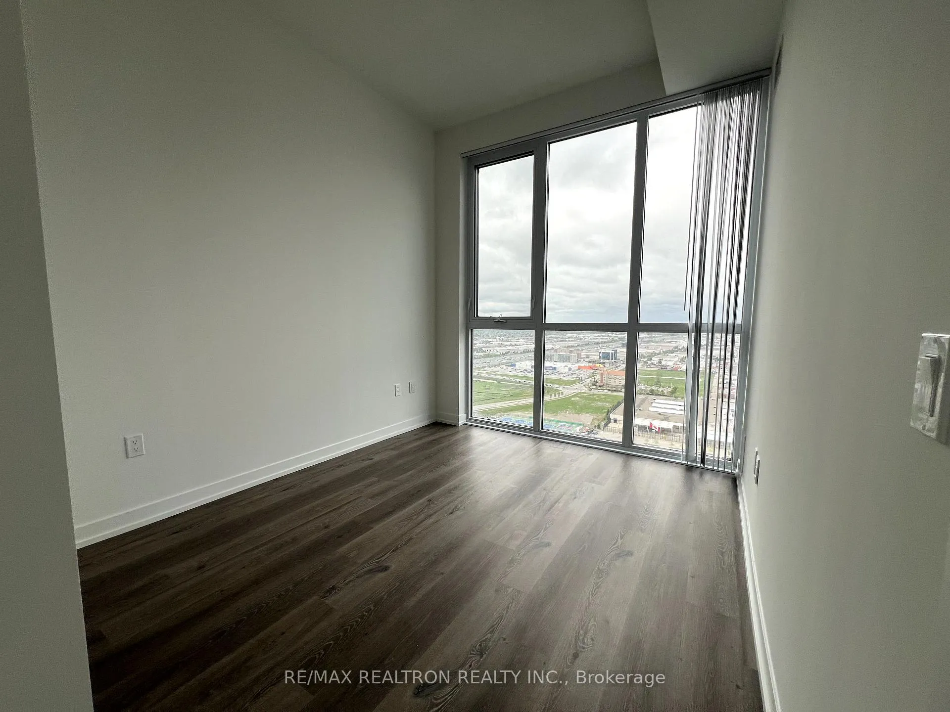 Photo 11 of Unit 3710, 225 Commerce Street, Vaughan, Vaughan Corporate Centre — HOMEH