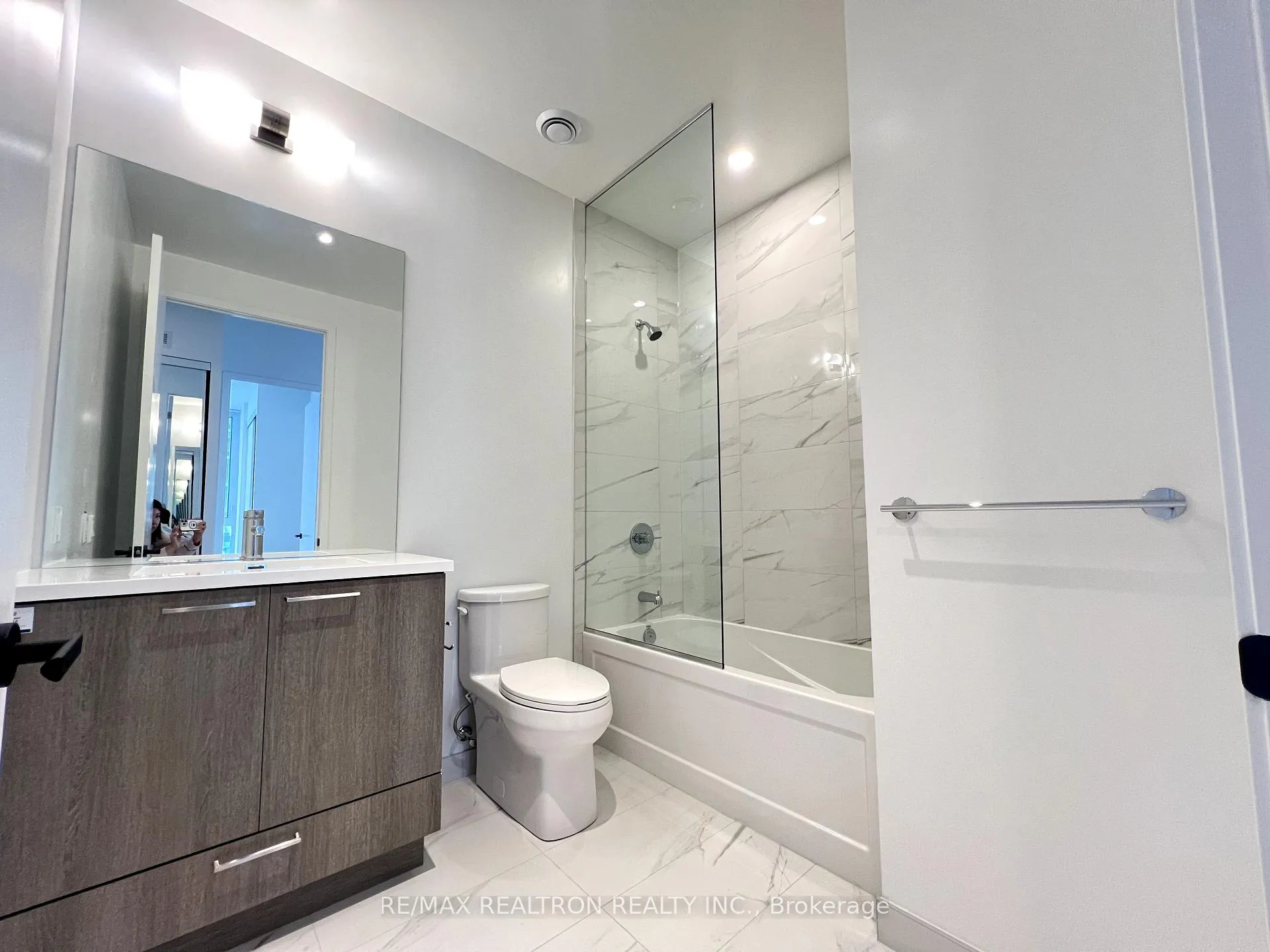 Photo 14 of Unit 3710, 225 Commerce Street, Vaughan, Vaughan Corporate Centre — HOMEH