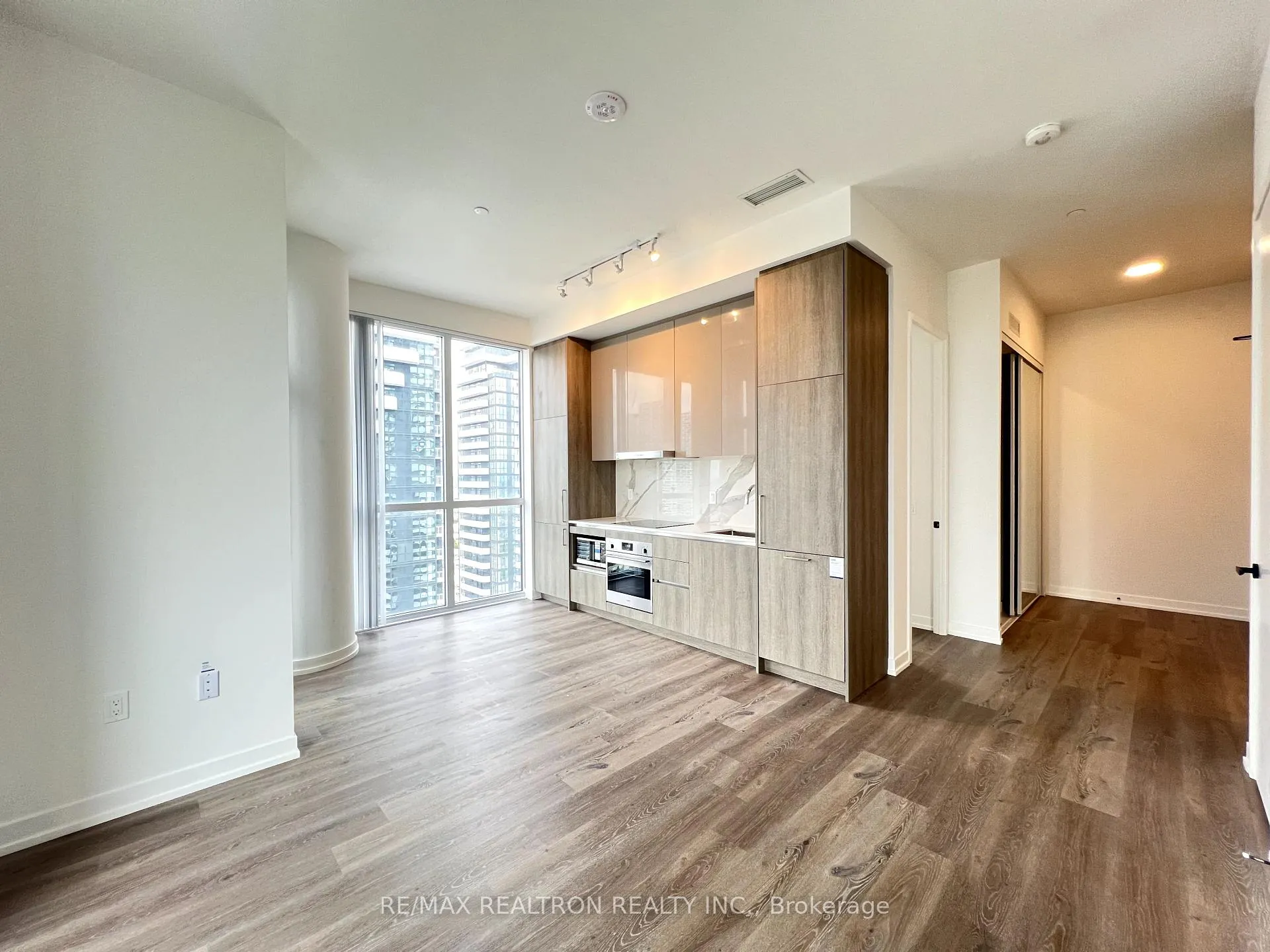 Photo 17 of Unit 3710, 225 Commerce Street, Vaughan, Vaughan Corporate Centre — HOMEH