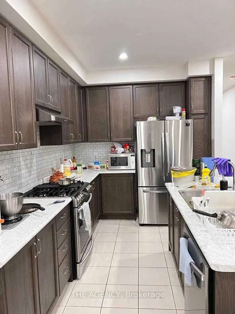 Photo 3 of 47 Enclave Trail, Brampton, Sandringham-Wellington North — HOMEH