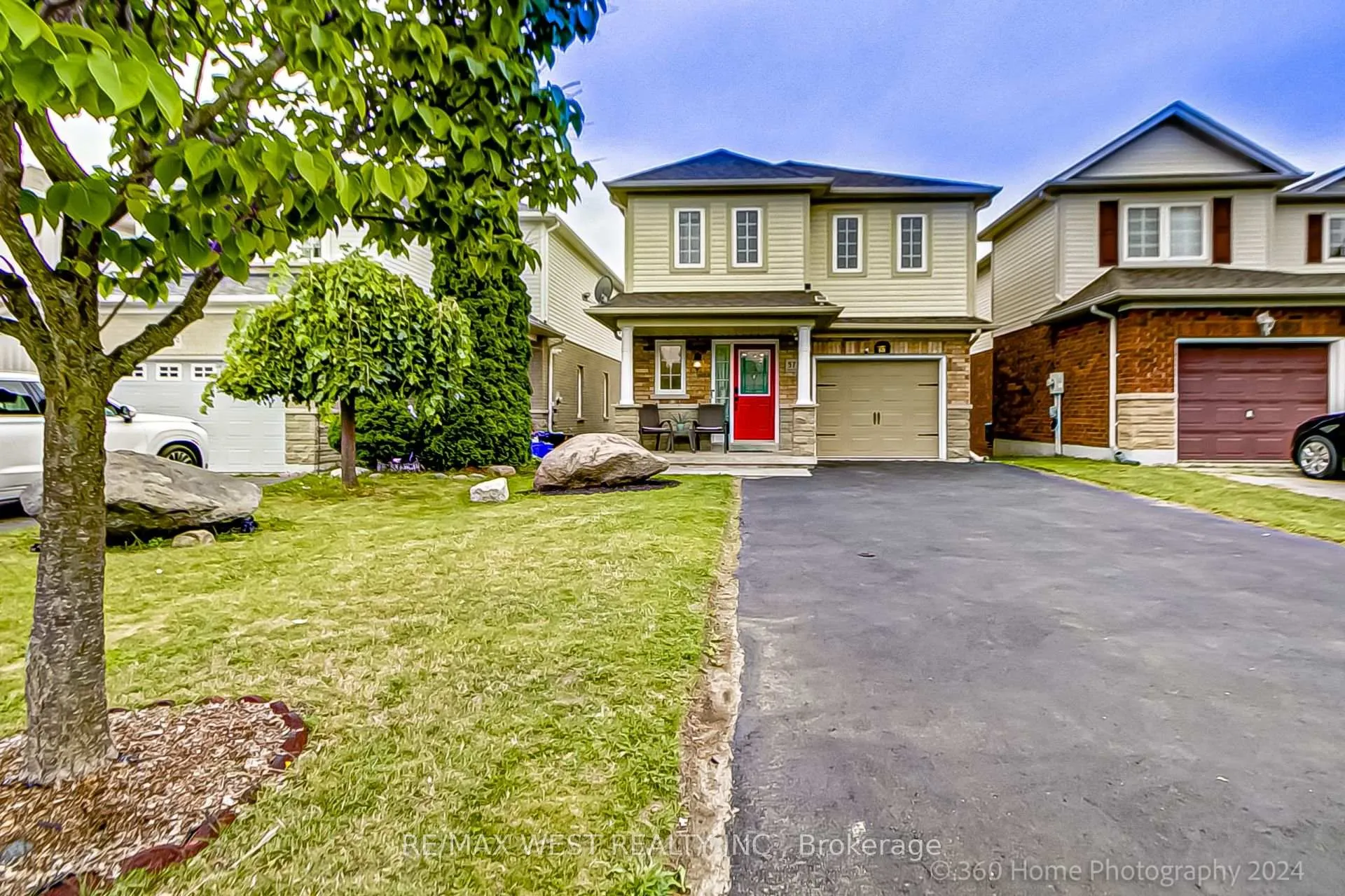 Photo 1 of 571 Blythwood Square, Oshawa, Samac — HOMEH