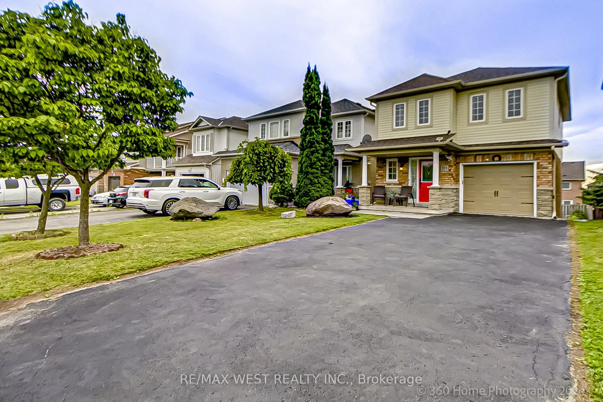 Photo 2 of 571 Blythwood Square, Oshawa, Samac — HOMEH
