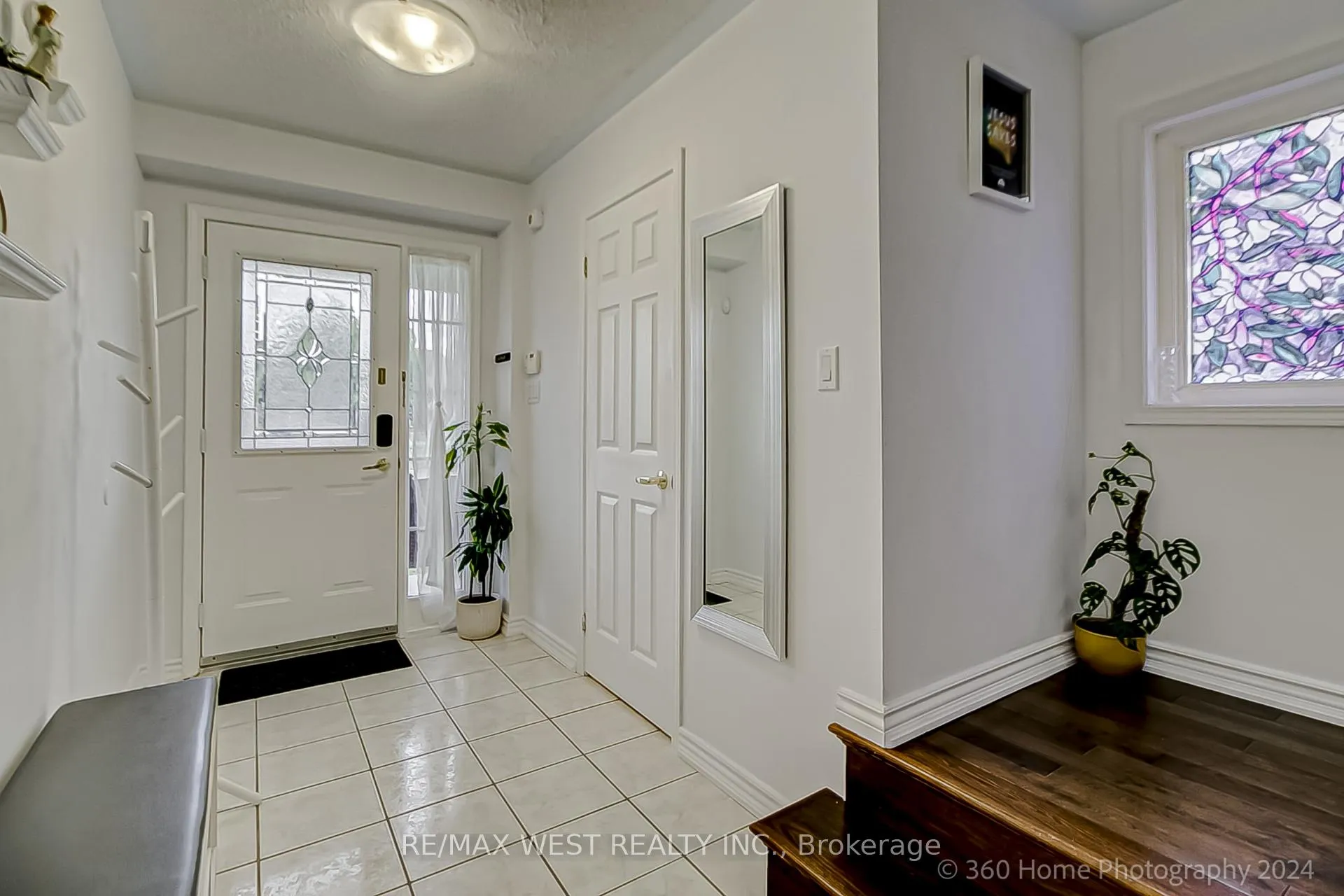 Photo 3 of 571 Blythwood Square, Oshawa, Samac — HOMEH
