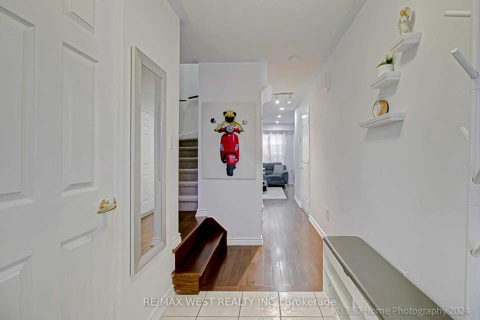 Photo 4 of 571 Blythwood Square, Oshawa, Samac — HOMEH