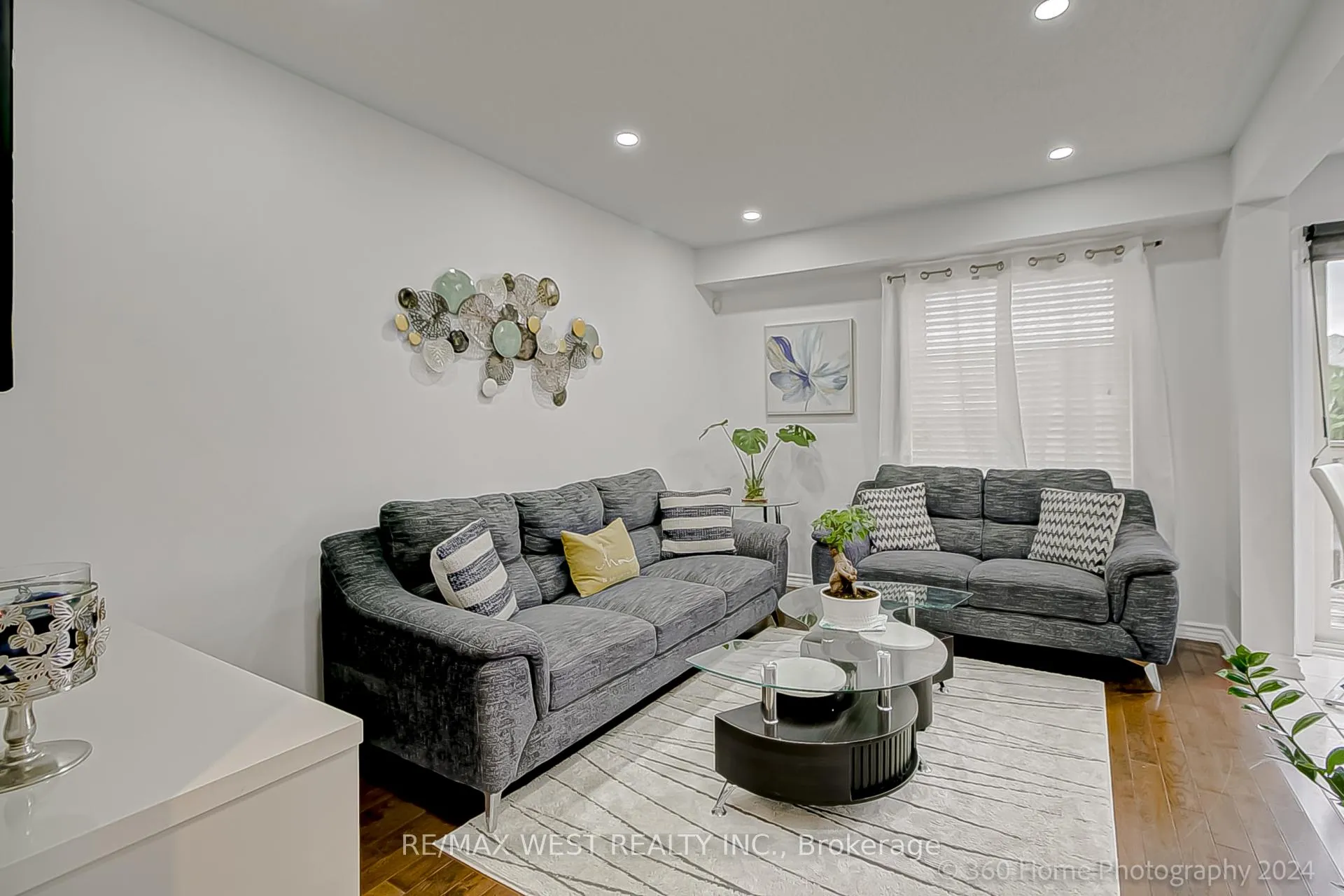 Photo 7 of 571 Blythwood Square, Oshawa, Samac — HOMEH