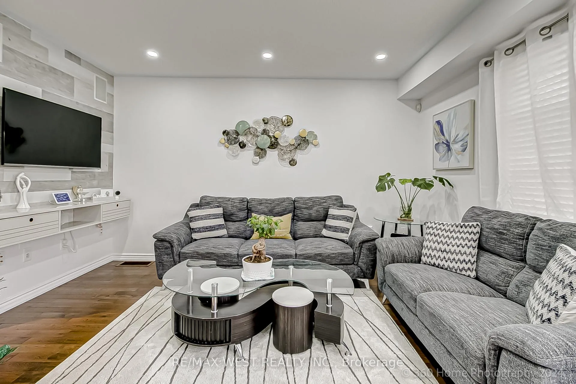 Photo 8 of 571 Blythwood Square, Oshawa, Samac — HOMEH