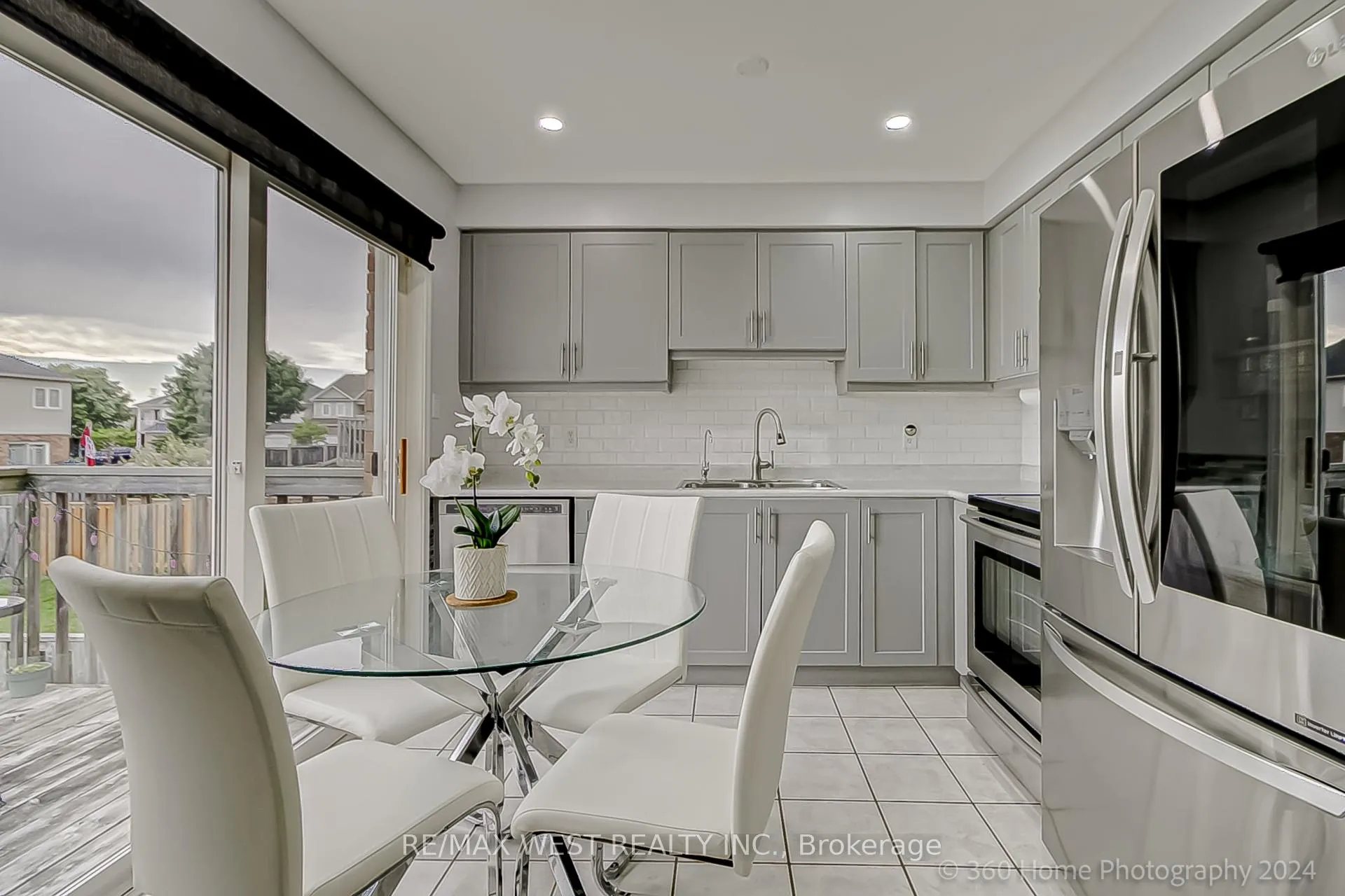 Photo 10 of 571 Blythwood Square, Oshawa, Samac — HOMEH