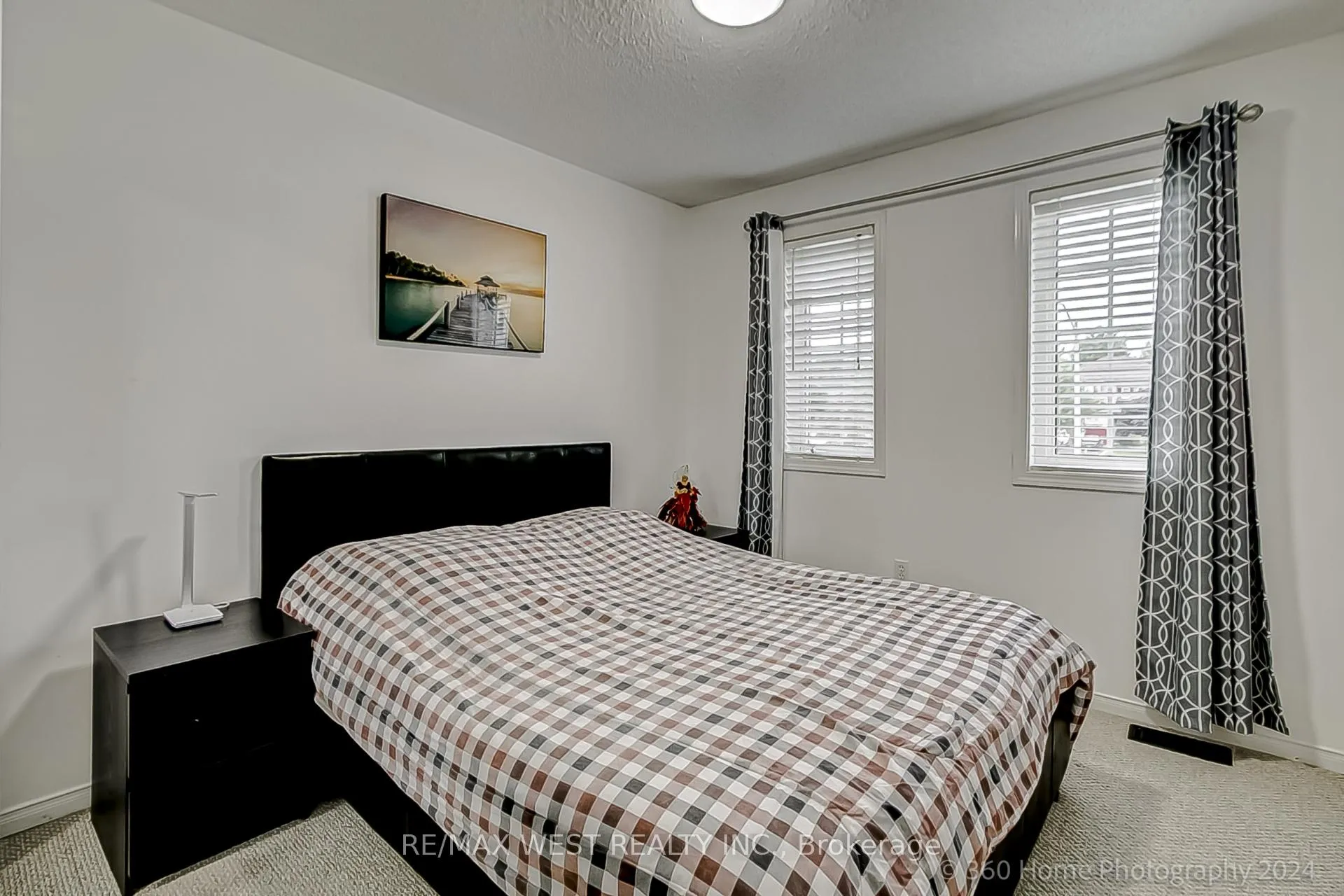 Photo 15 of 571 Blythwood Square, Oshawa, Samac — HOMEH