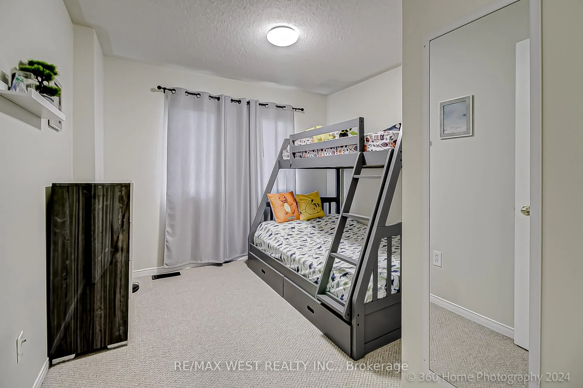 Photo 16 of 571 Blythwood Square, Oshawa, Samac — HOMEH