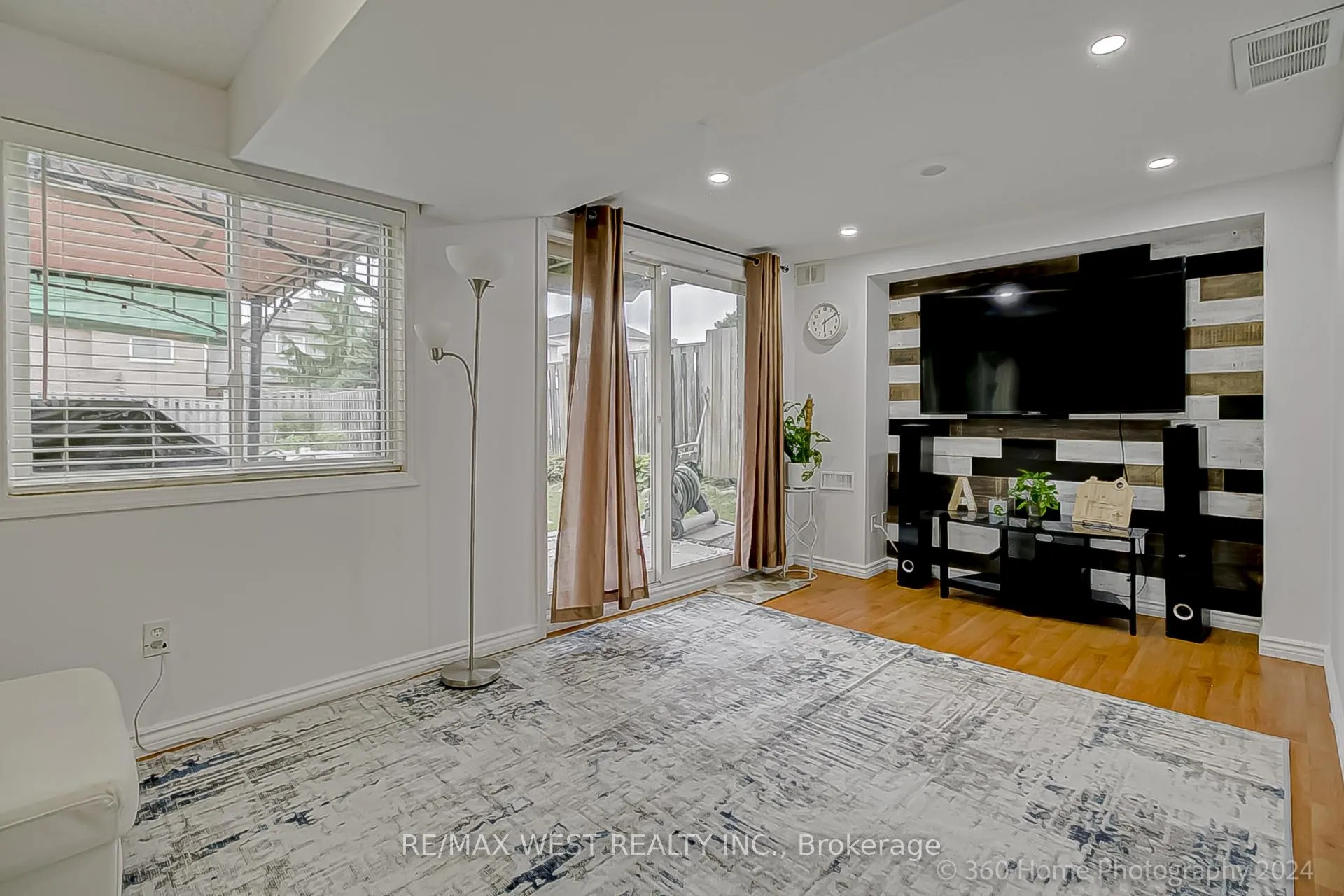 Photo 21 of 571 Blythwood Square, Oshawa, Samac — HOMEH
