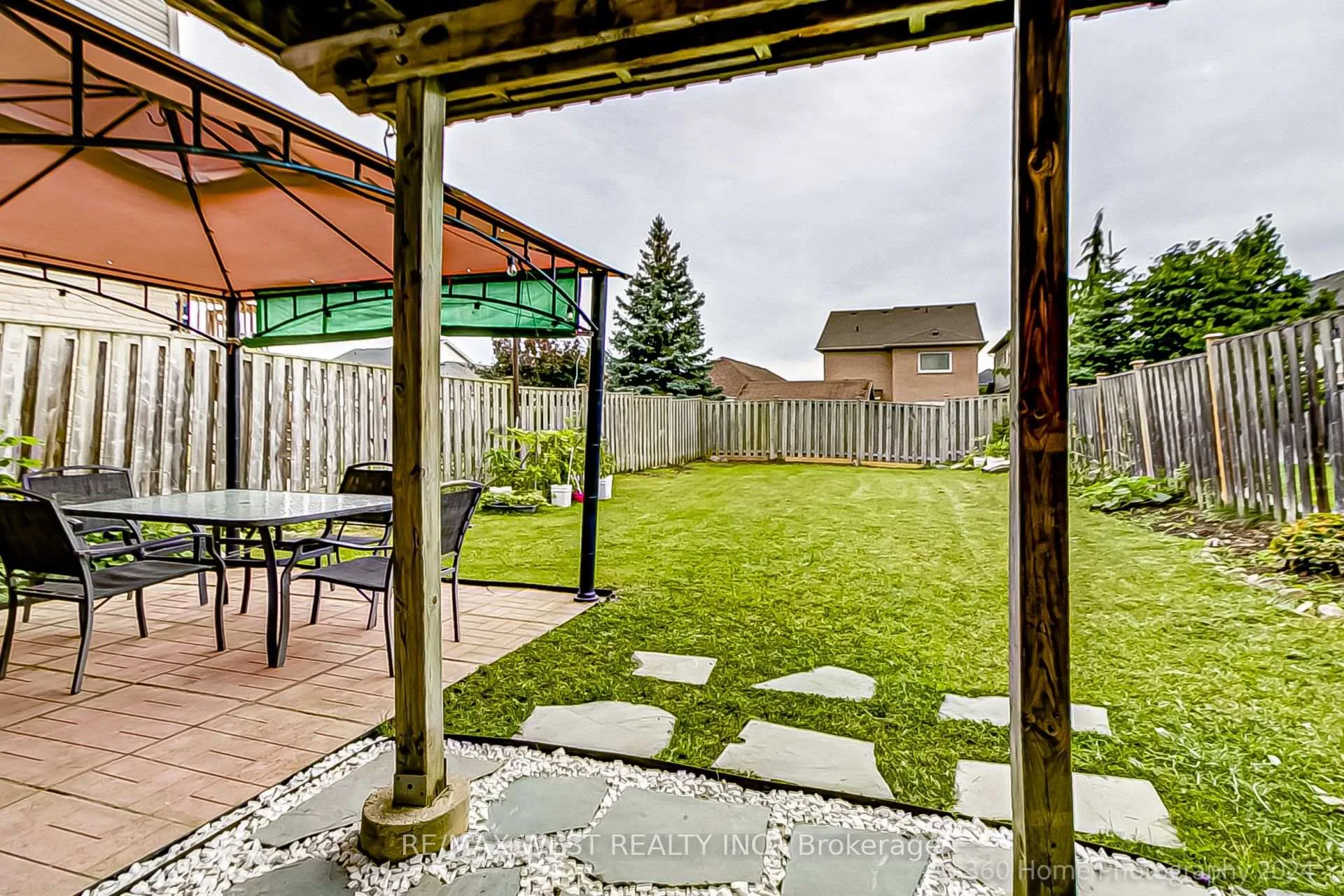 Photo 22 of 571 Blythwood Square, Oshawa, Samac — HOMEH
