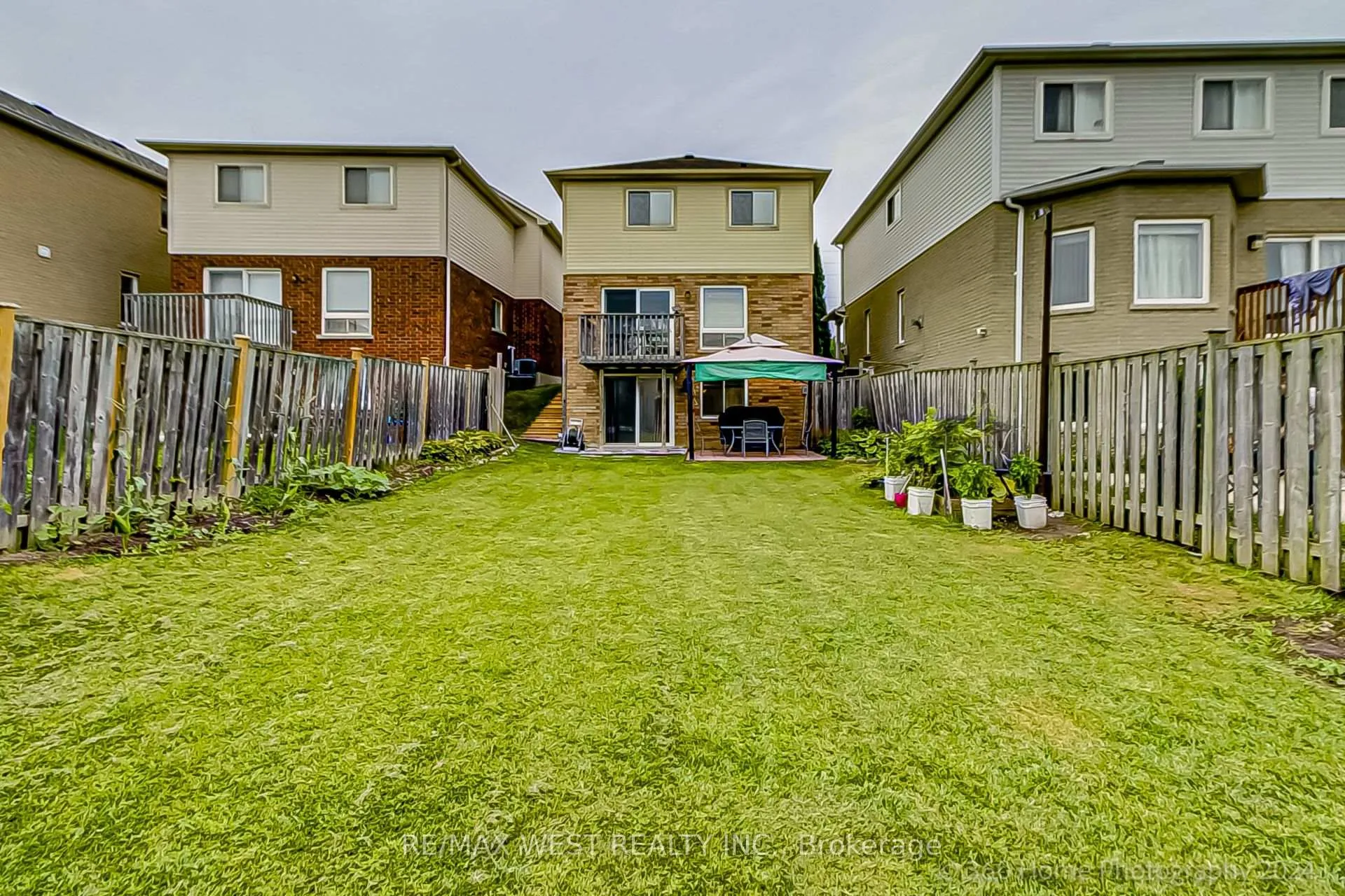 Photo 23 of 571 Blythwood Square, Oshawa, Samac — HOMEH