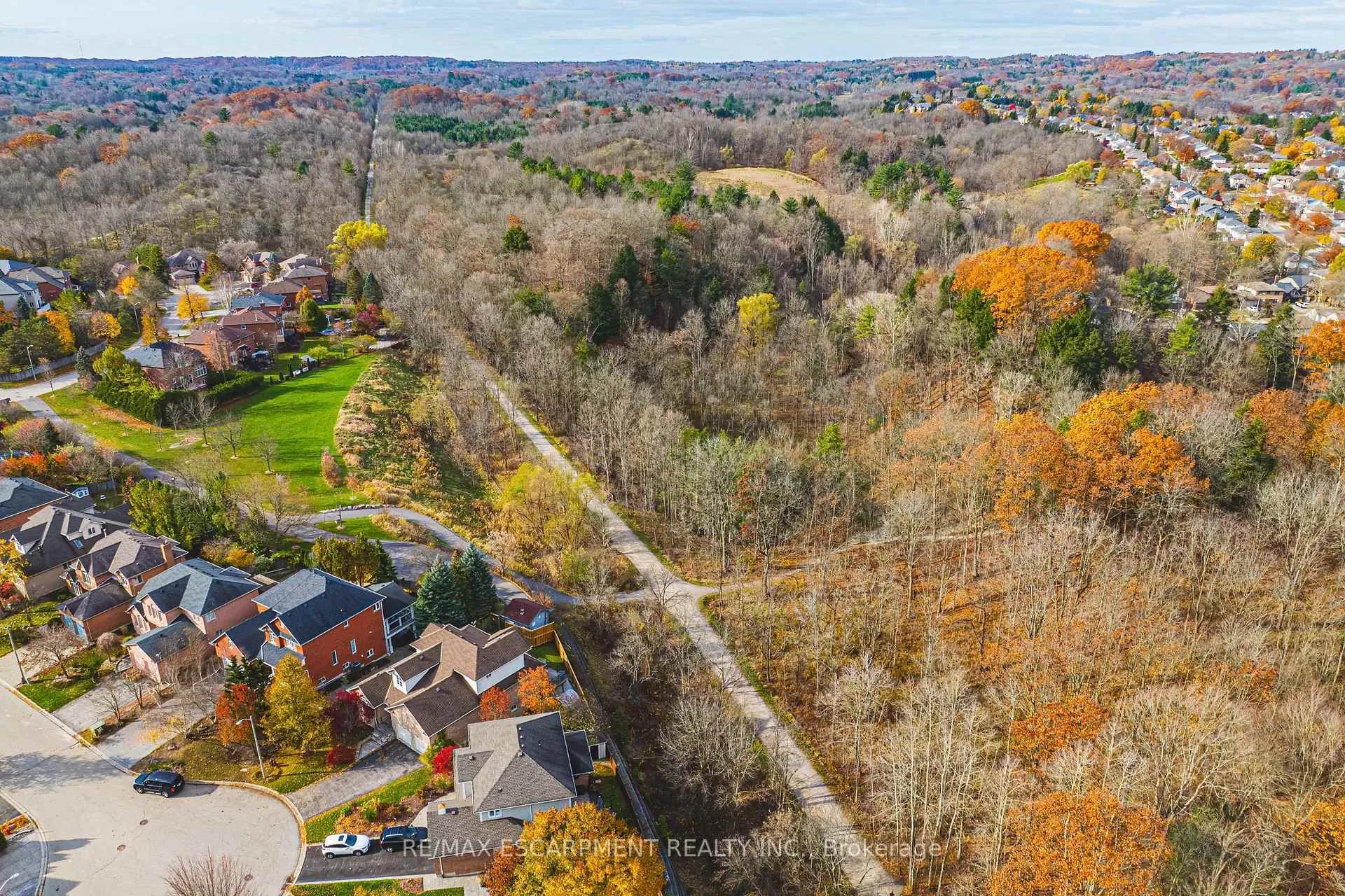 Photo 40 of 81 Skyline Drive, Hamilton, Dundas — HOMEH