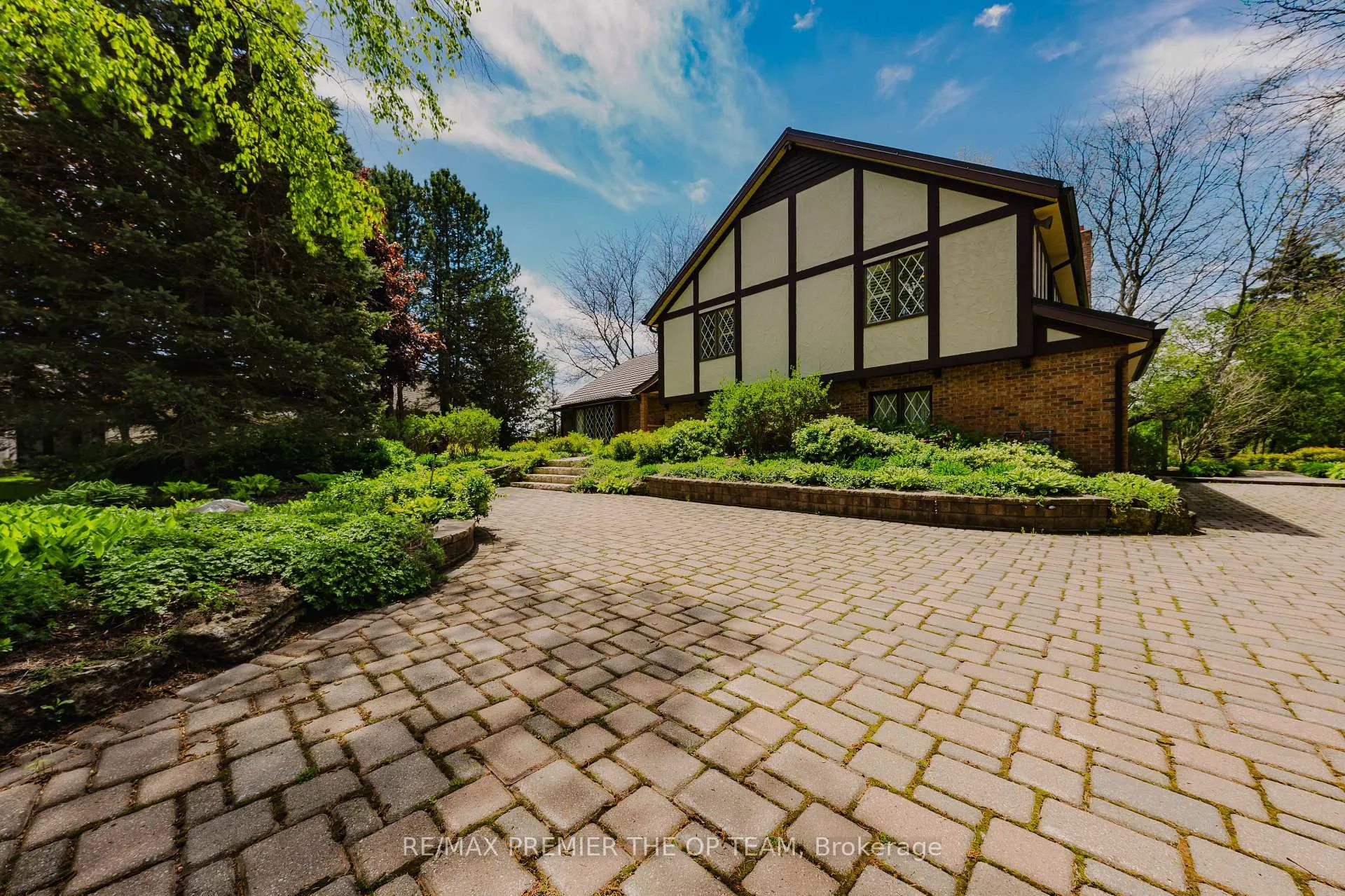 Front of 18 Ingleview Drive