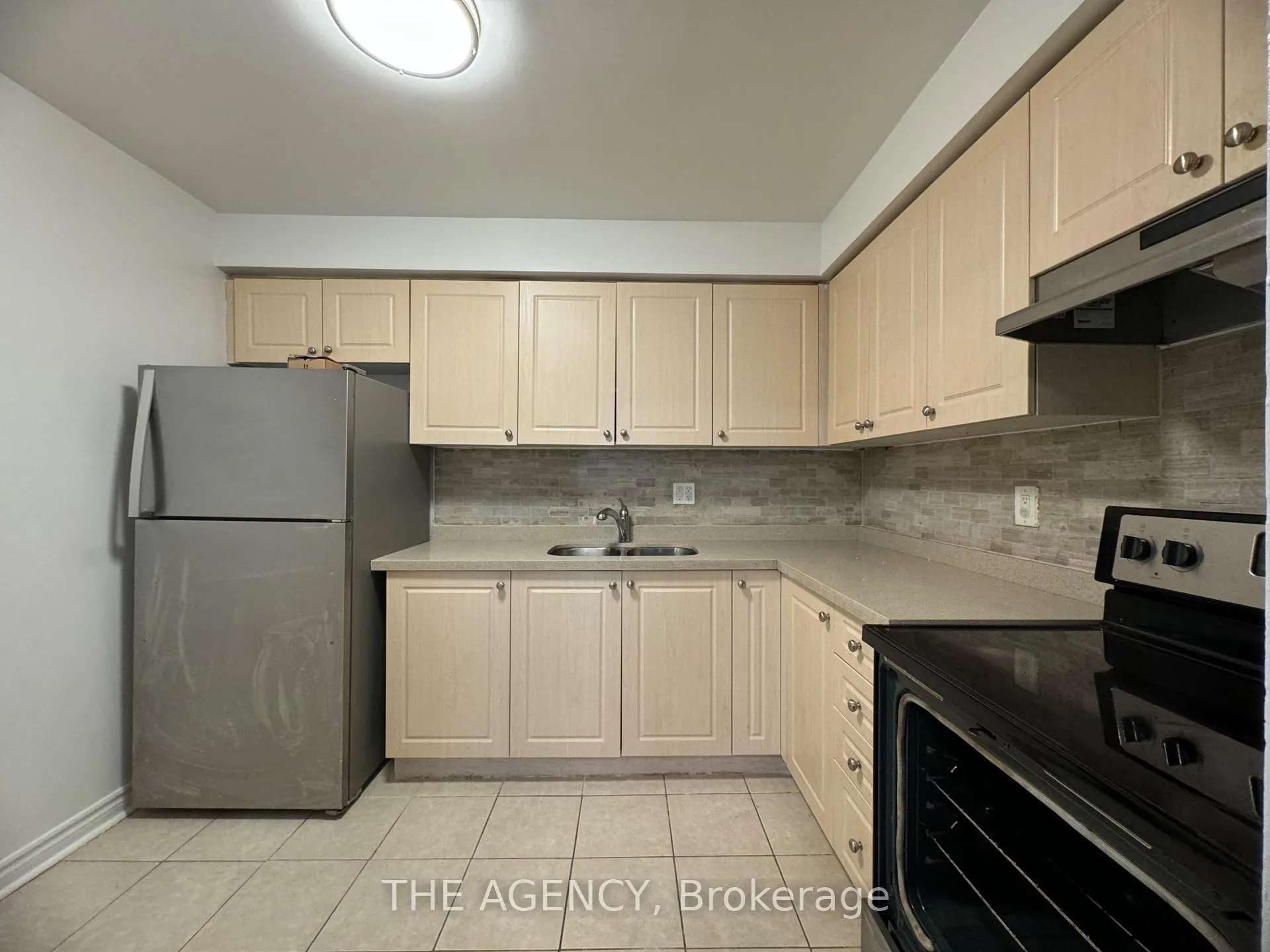 Photo 3 of Unit 4, 477 Dean Avenue, Oshawa, Central — HOMEH