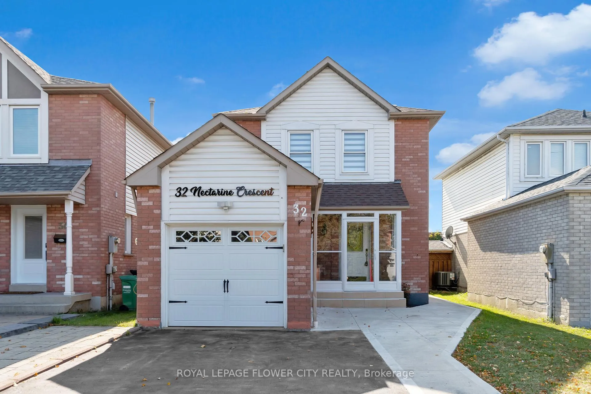 Photo 2 of 32 Nectarine Crescent, Brampton, Westgate — HOMEH