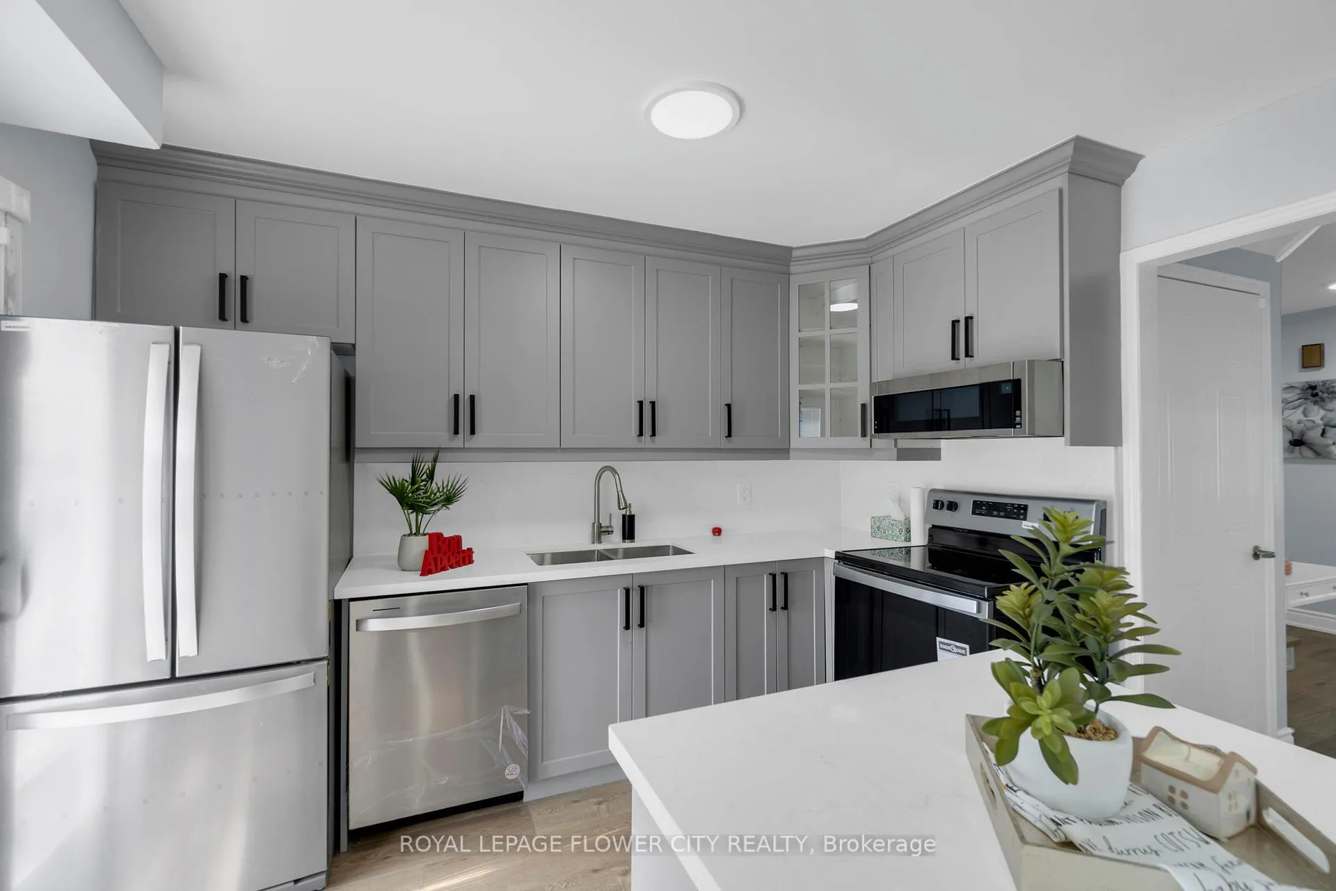 Photo 10 of 32 Nectarine Crescent, Brampton, Westgate — HOMEH