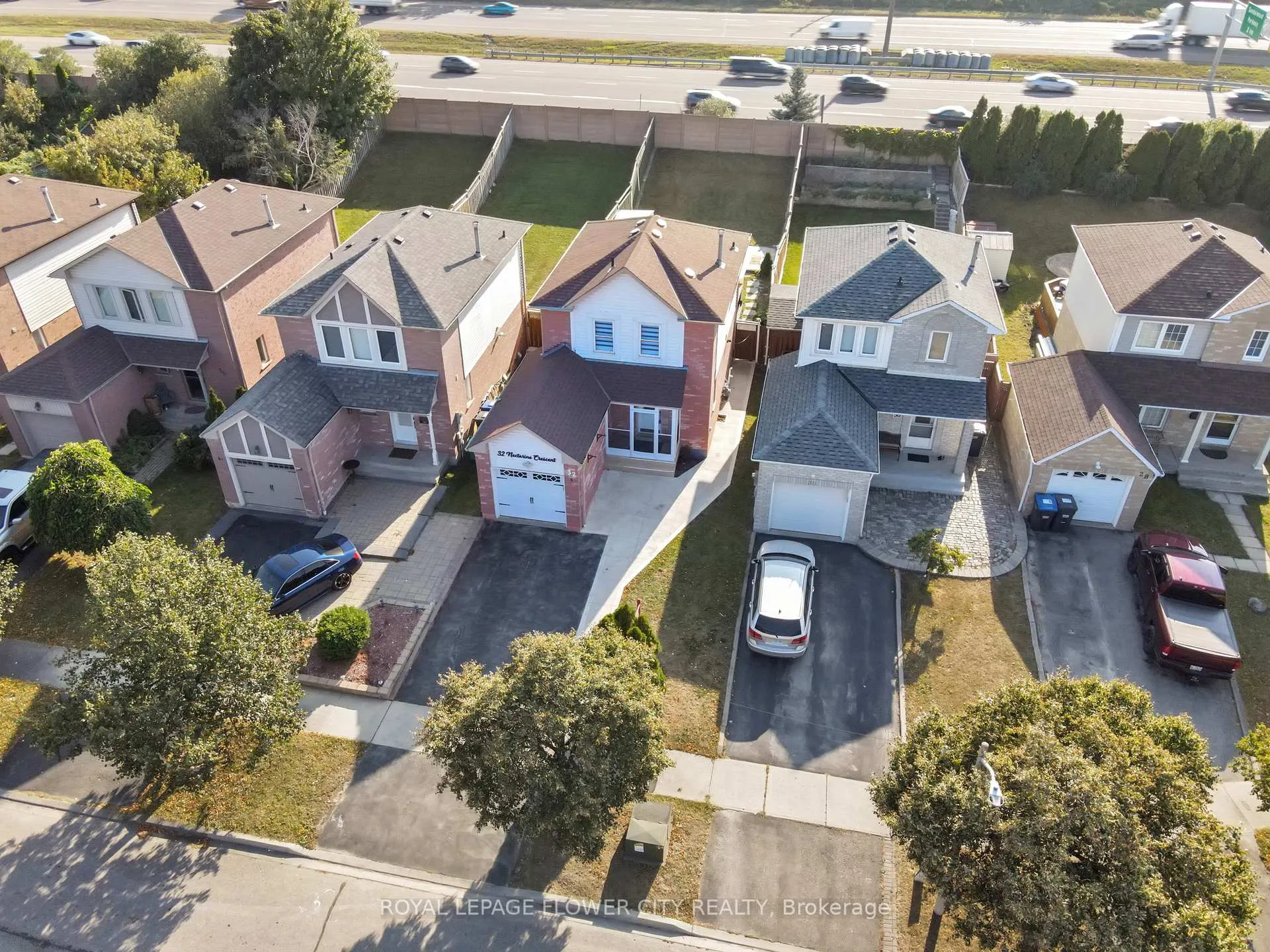 Photo 19 of 32 Nectarine Crescent, Brampton, Westgate — HOMEH