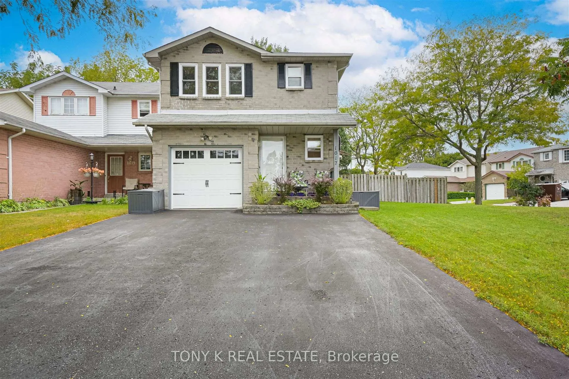 Front of 1617 Norwill Crescent