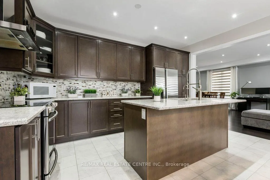Photo 16 of 22 Selsdon Street, Brampton, Credit Valley — HOMEH