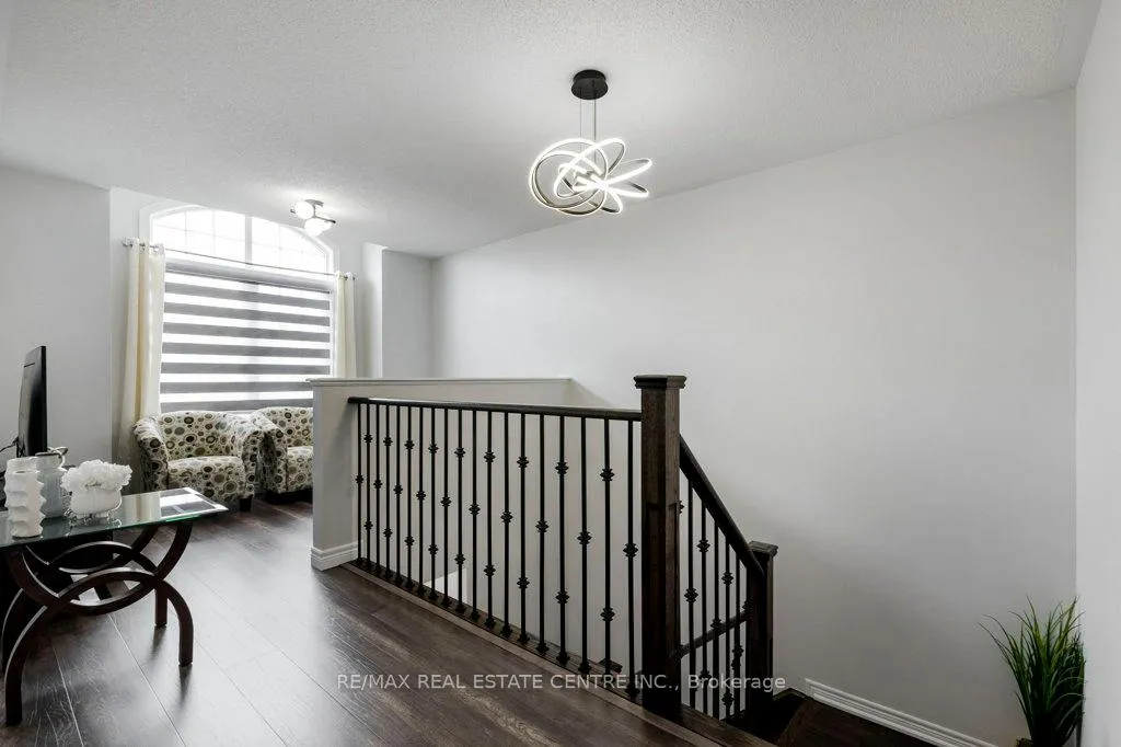 Photo 23 of 22 Selsdon Street, Brampton, Credit Valley — HOMEH